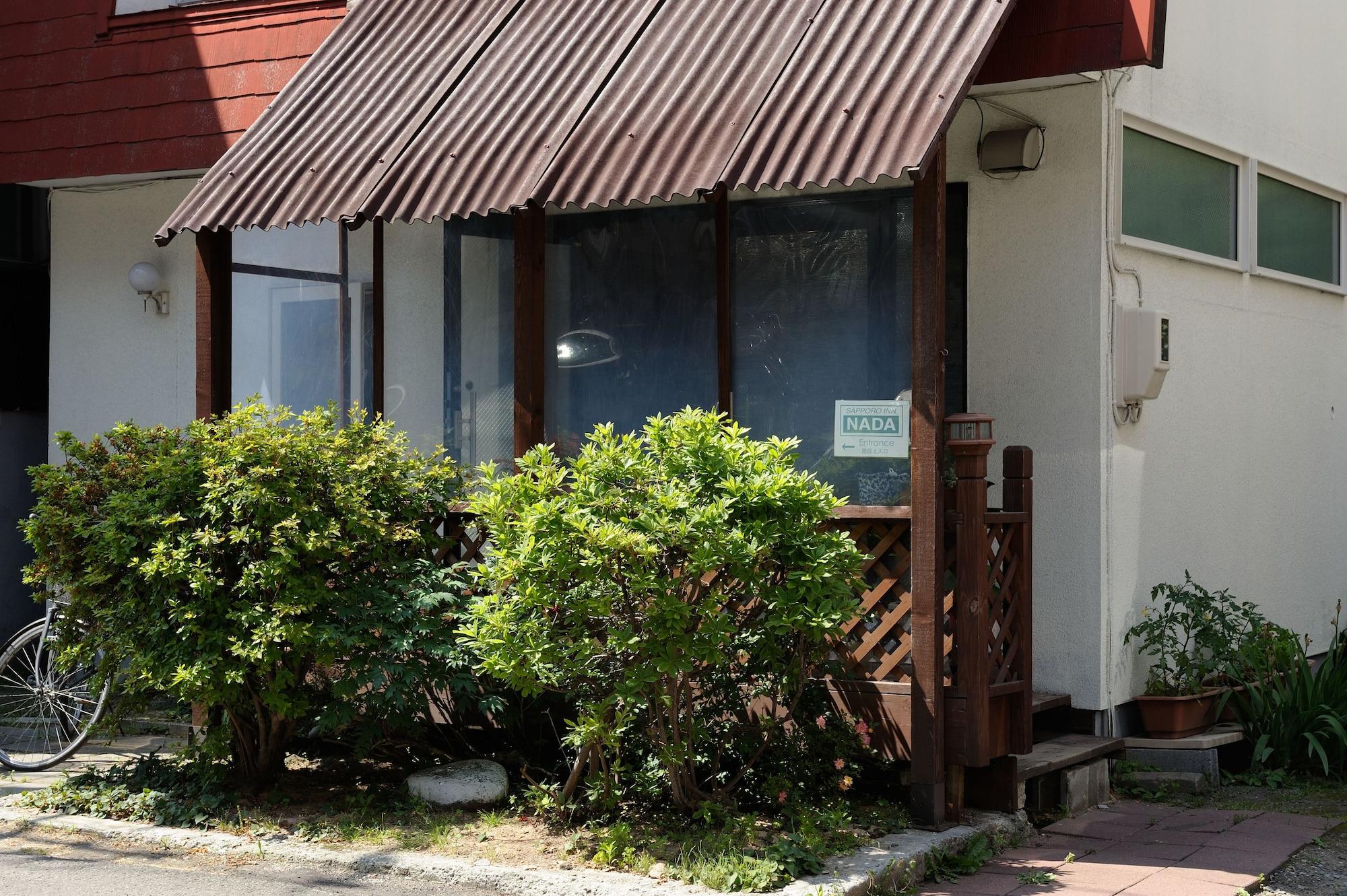 Vista Exterior Sapporo Inn NADA - Hostel