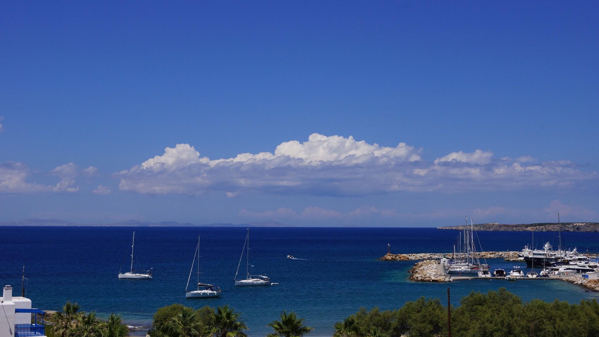 Playa Alexandros Suites & Apartments
