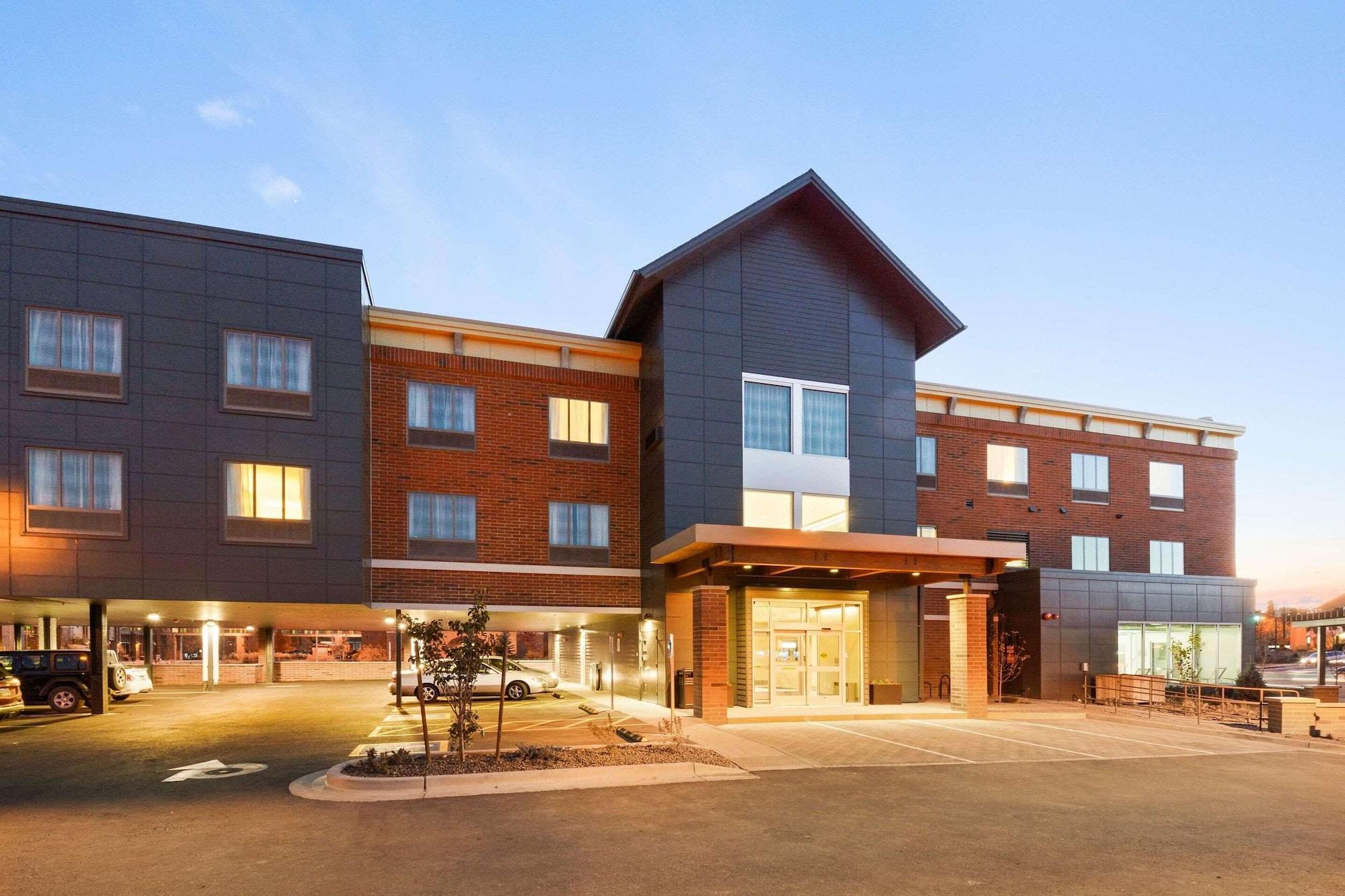 Vista Exterior Country Inn & Suites by Radisson, Flagstaff Downtown, AZ