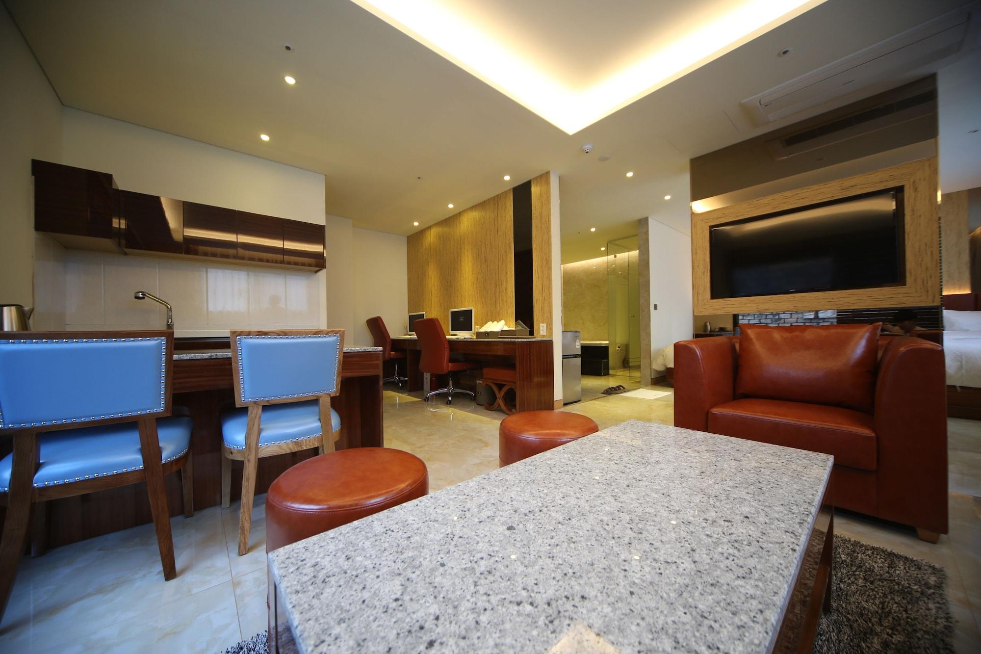 Set de Habitación Galmea First Hotel