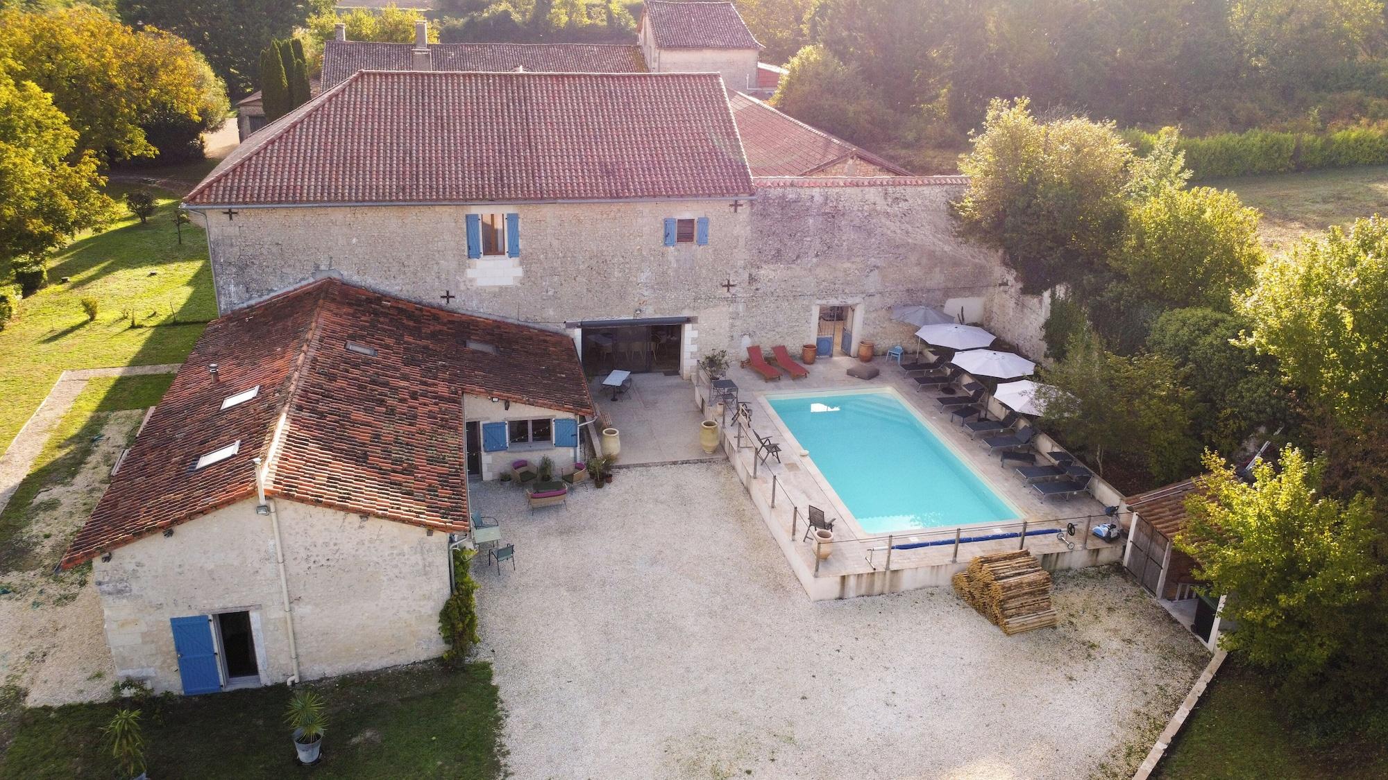 Varios Le Patio Bleu