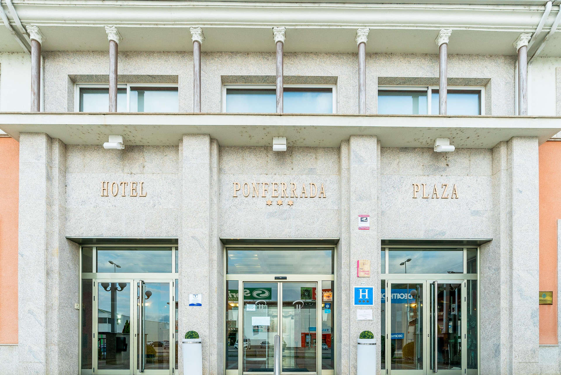 Vista Exterior Hotel Ponferrada Plaza