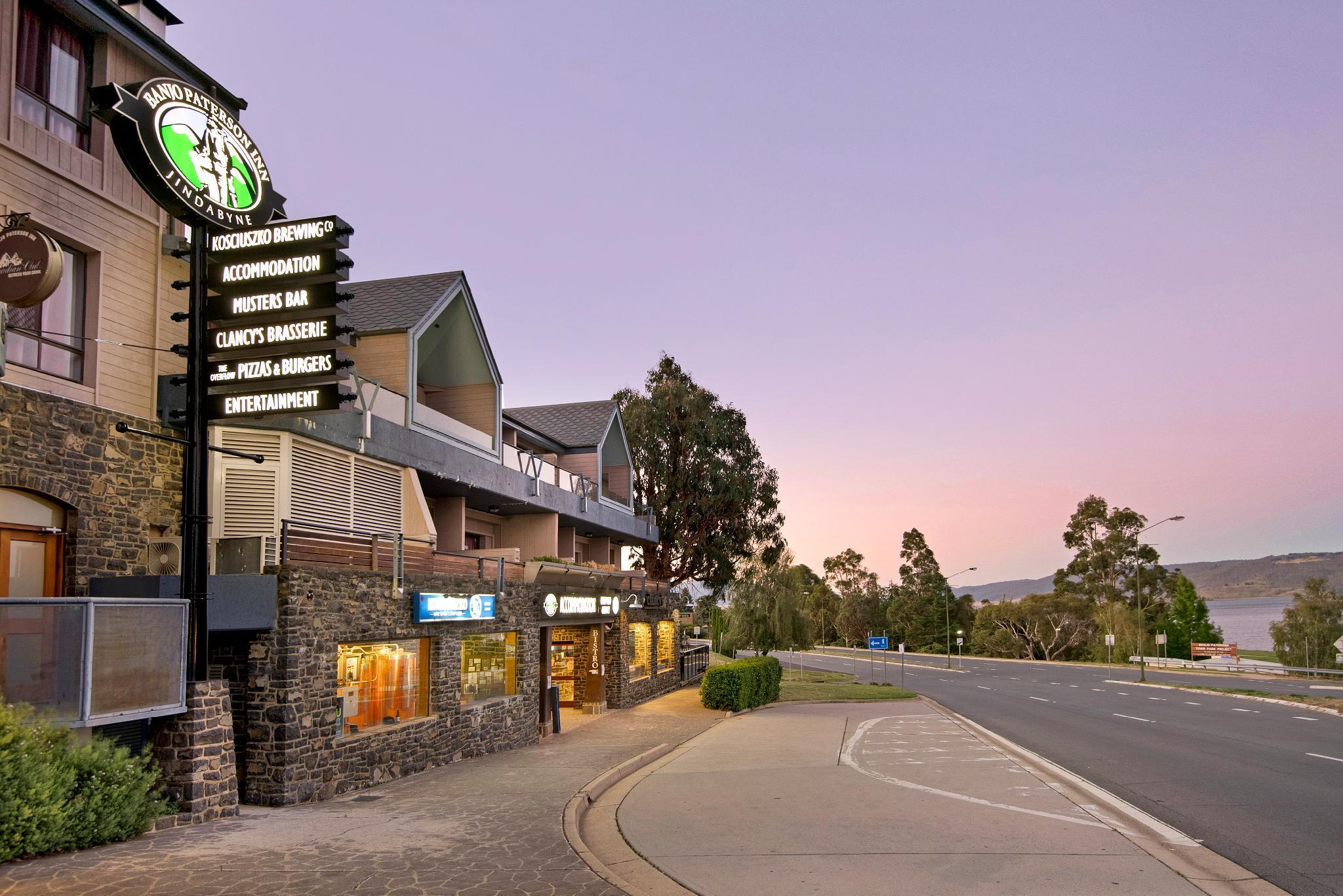 Vista Lobby Banjo Paterson Inn
