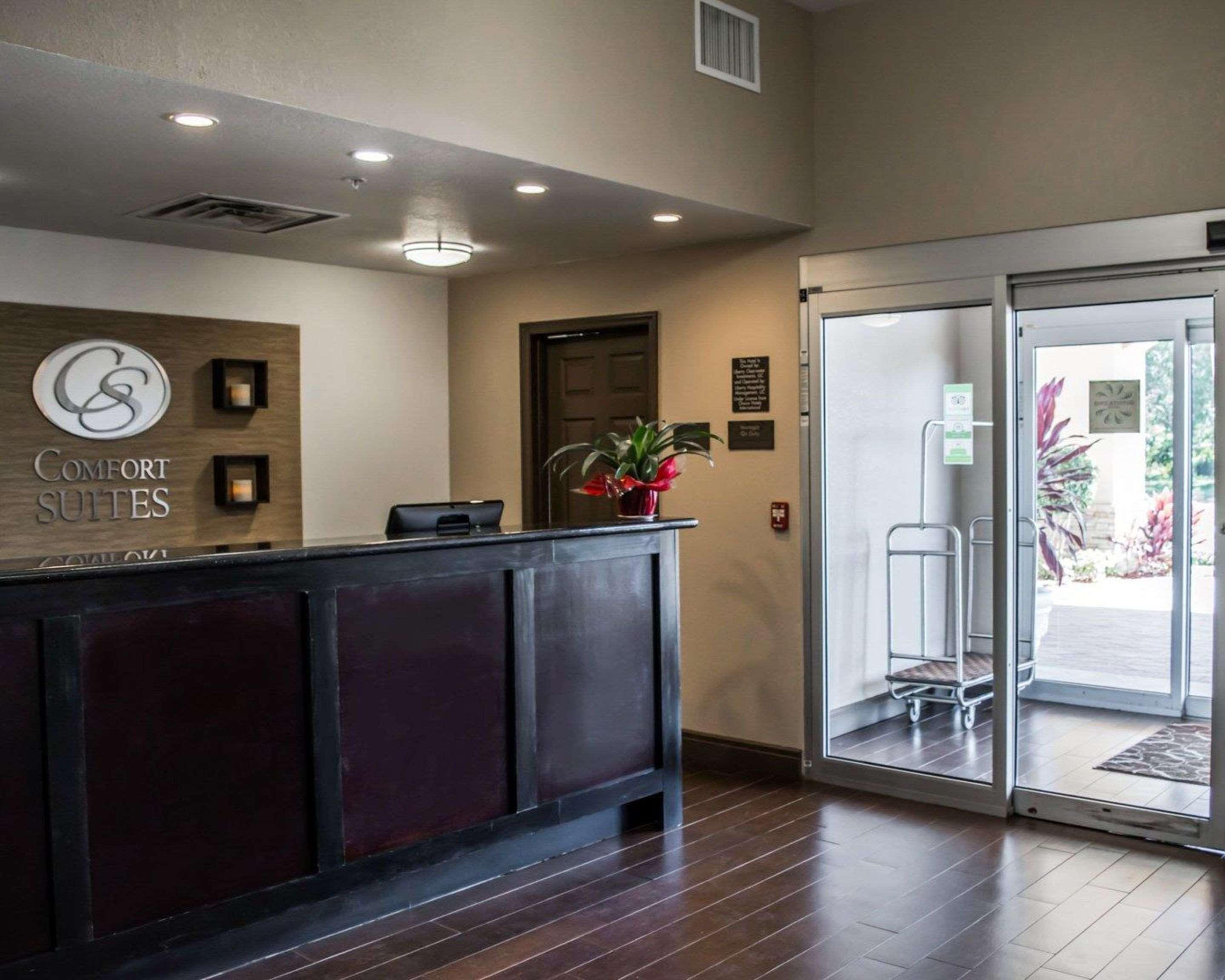 Vista Lobby Comfort Suites Clearwater