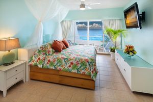 Alquiler Vacacional - Relaxing and Quiet Oceanfront Penthouse condo, Great Snorkeling! Miramar 403