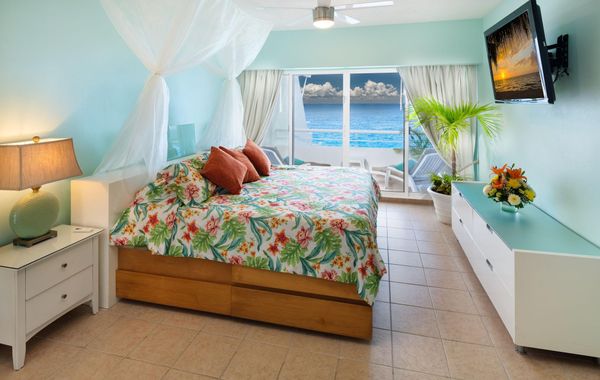 Relaxing and Quiet Oceanfront Penthouse condo, Great Snorkeling! Miramar 403 - Hoteles con jacuzzi en Cozumel, México