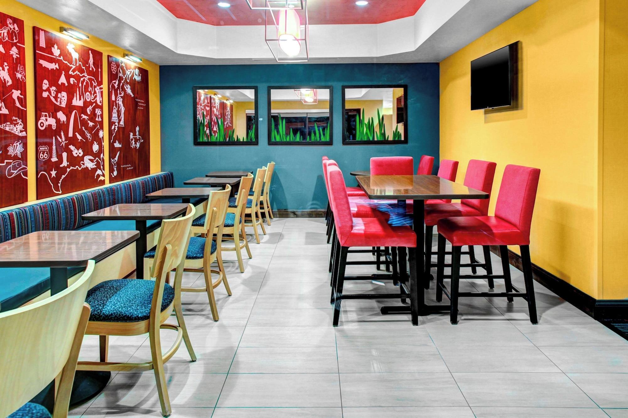 Restaurant Towneplace Suites Bakersfield West