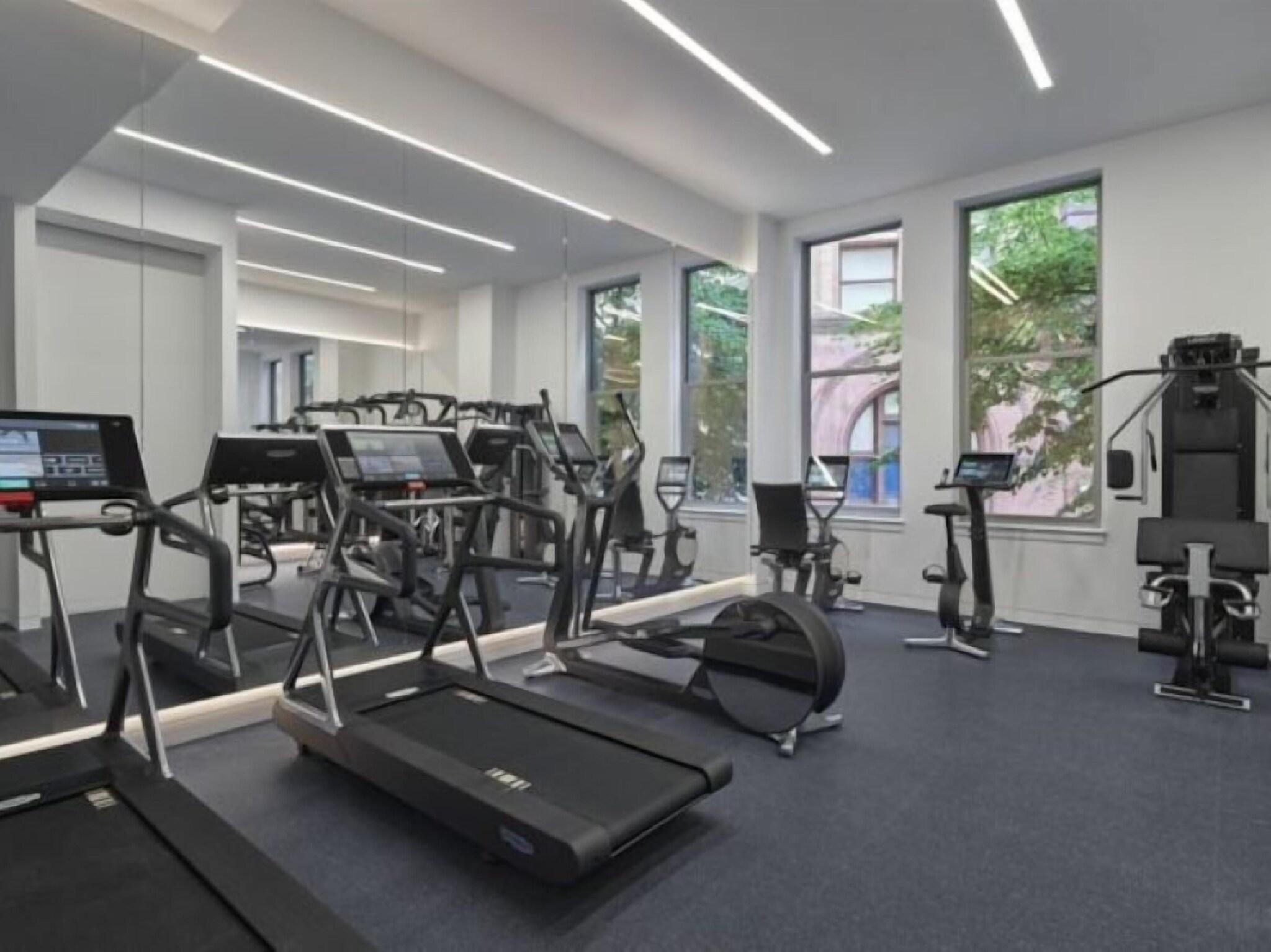 Instalaciones Recreativas Hotel AKA Back Bay