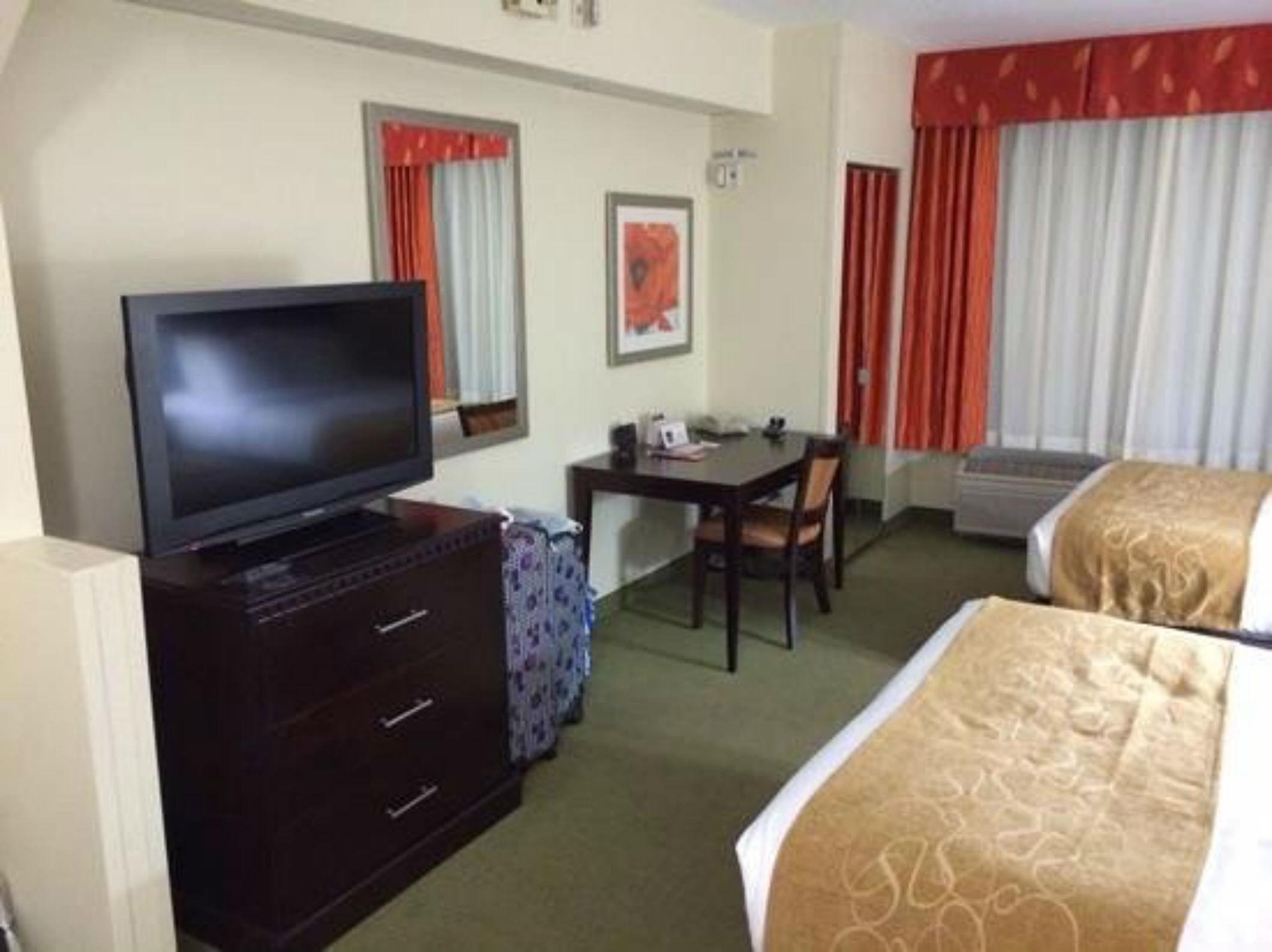 Hotel Comfort Suites Maingate East