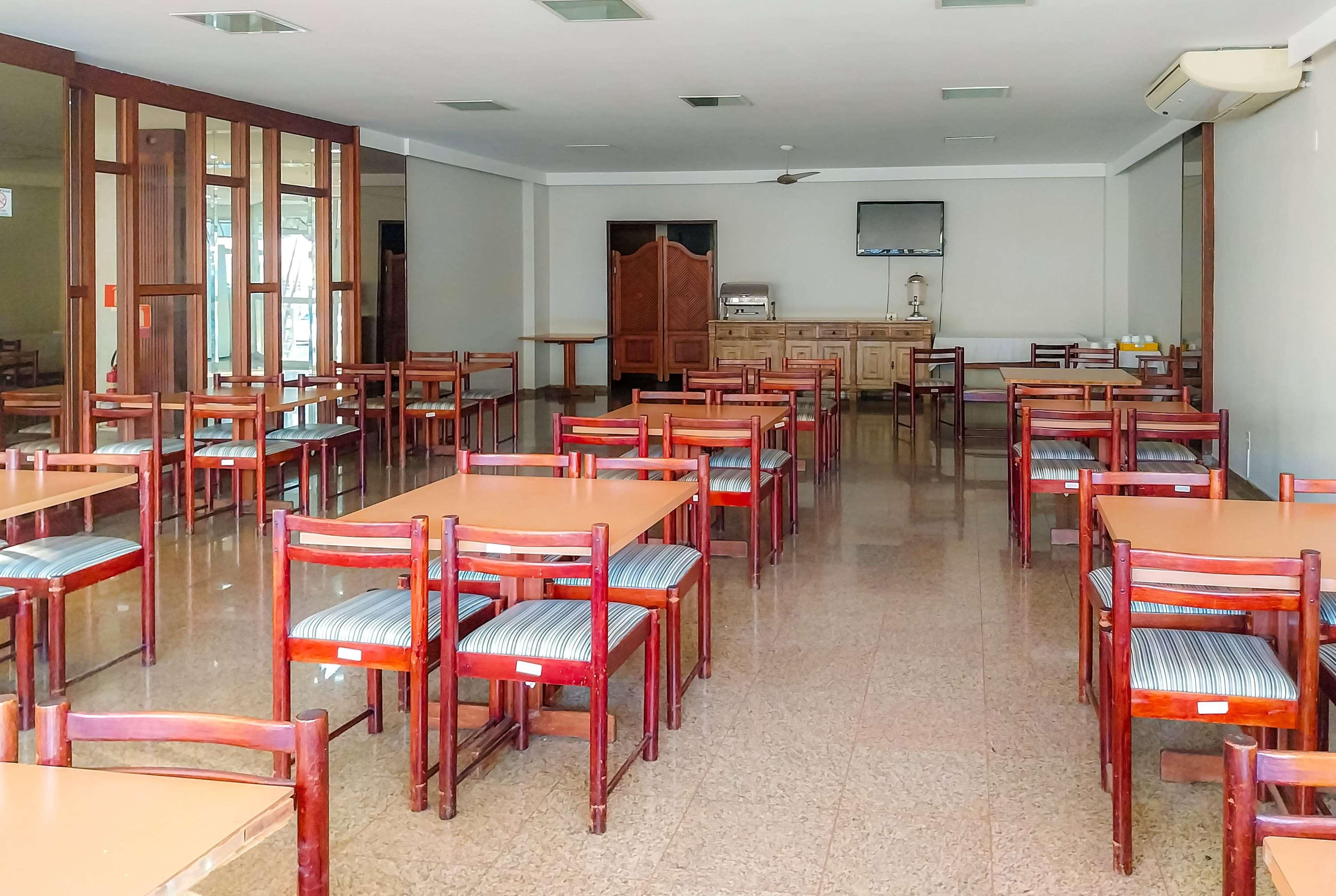 Restaurant Days inn by Wyndham Uberlândia