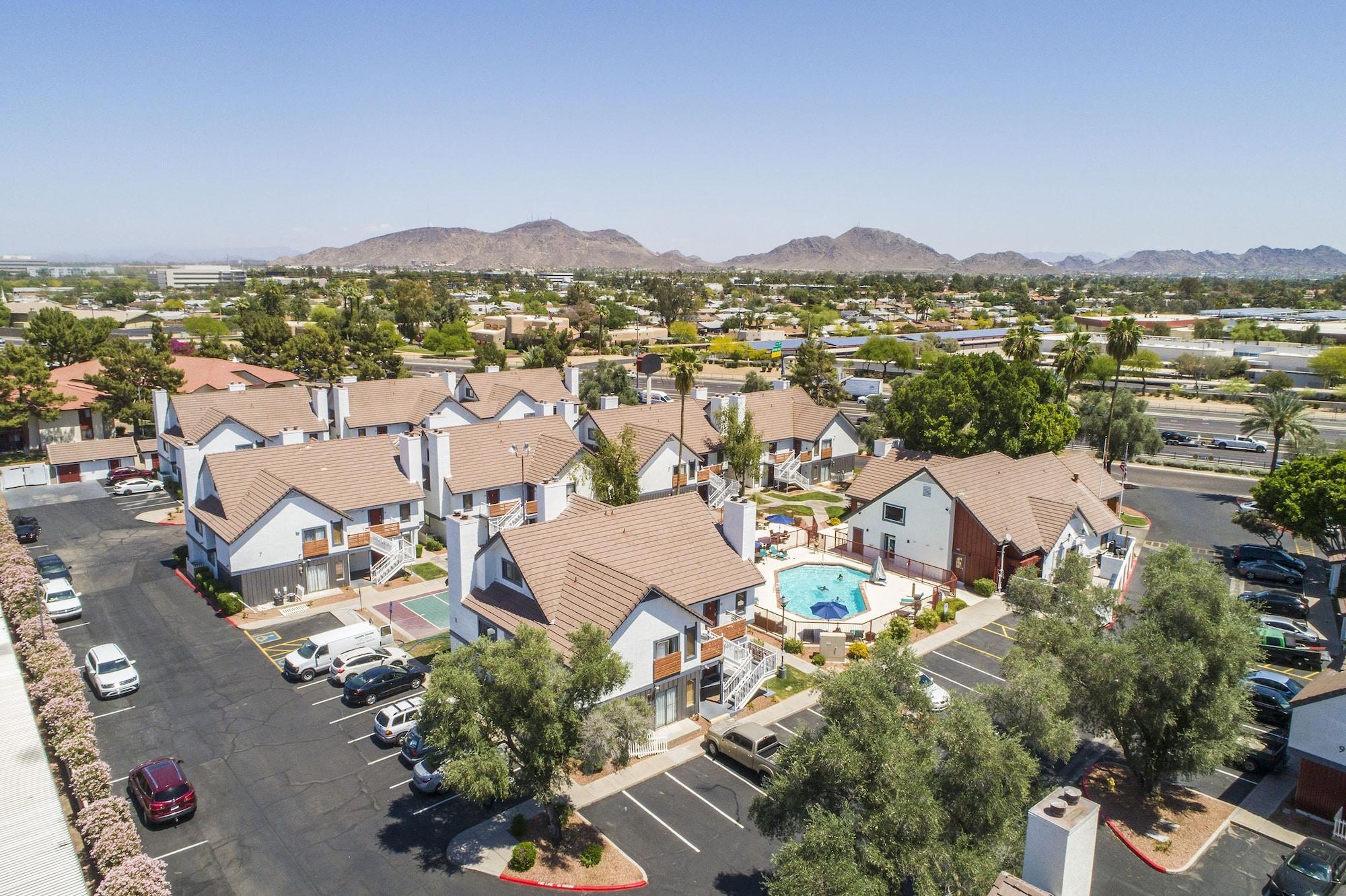 Vista Exterior Metro Phoenix All Inclusive Living