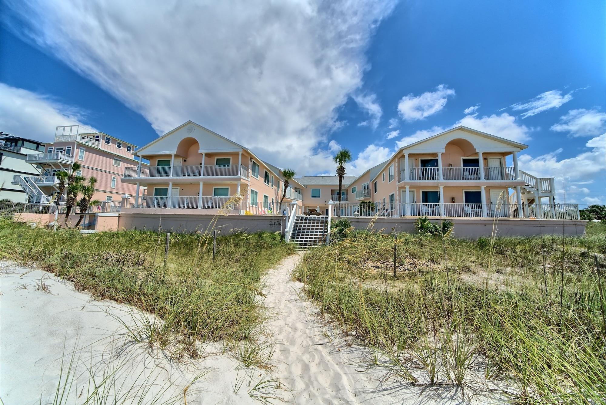 Varios Pineapple Villas on Laguna Beach