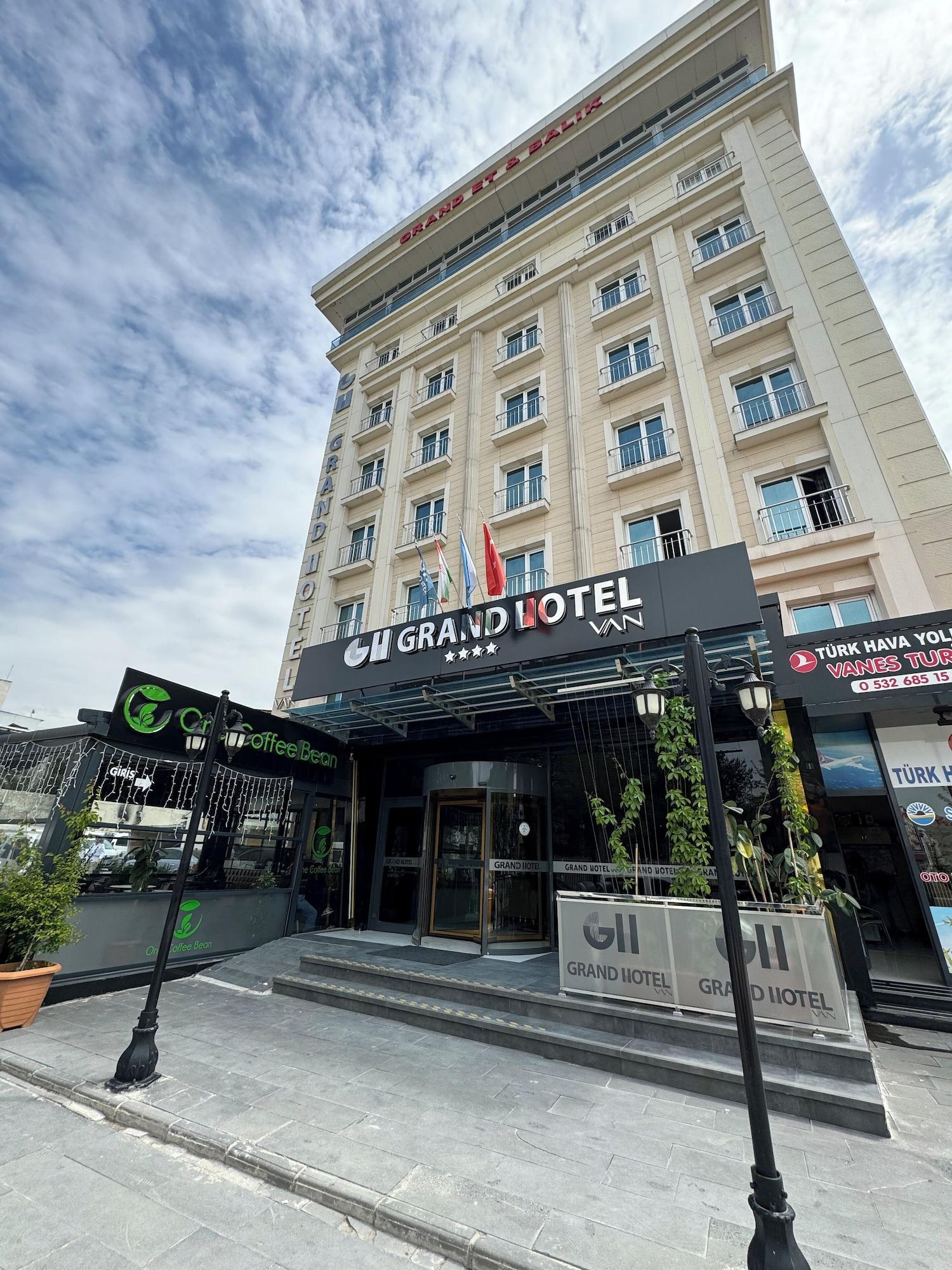 Vista Exterior Grand Hotel Van