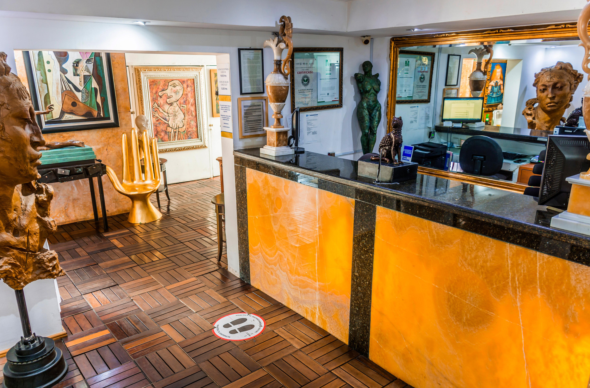 Vista Lobby European Life Style Executive Suites & Gallery