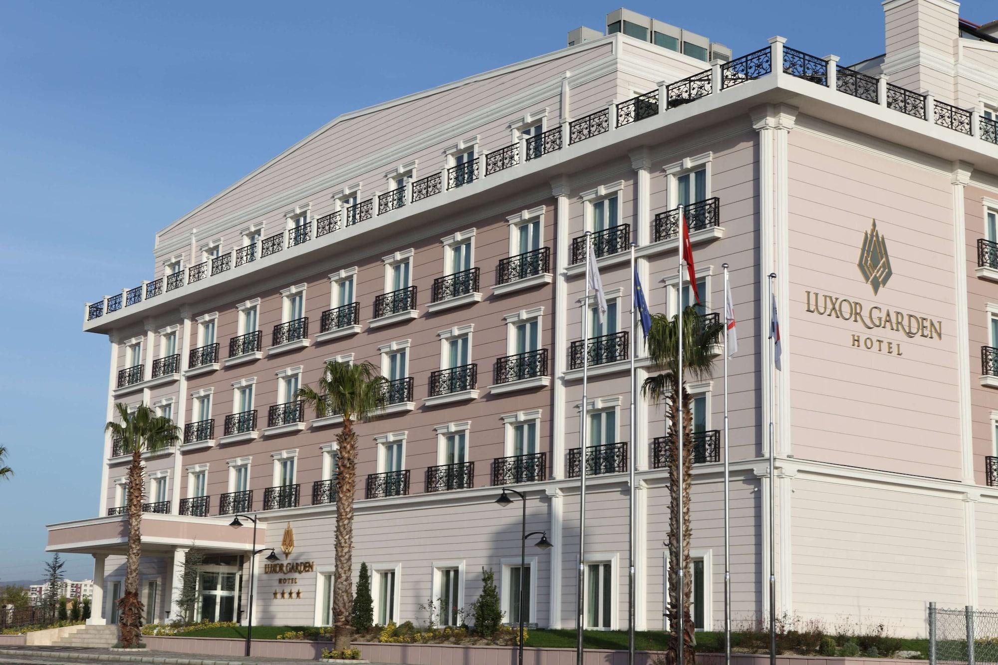 Vista Exterior Luxor Garden Hotel
