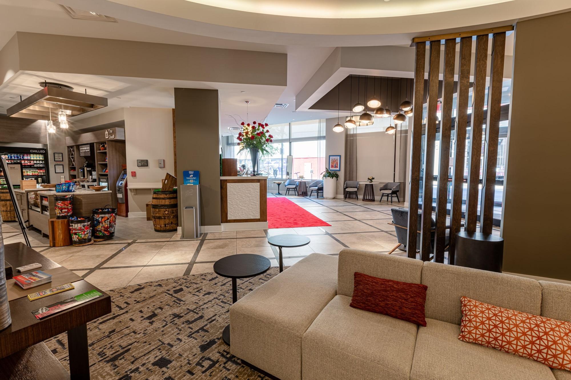 Vista Lobby Hilton Garden Inn Louisville Downtown