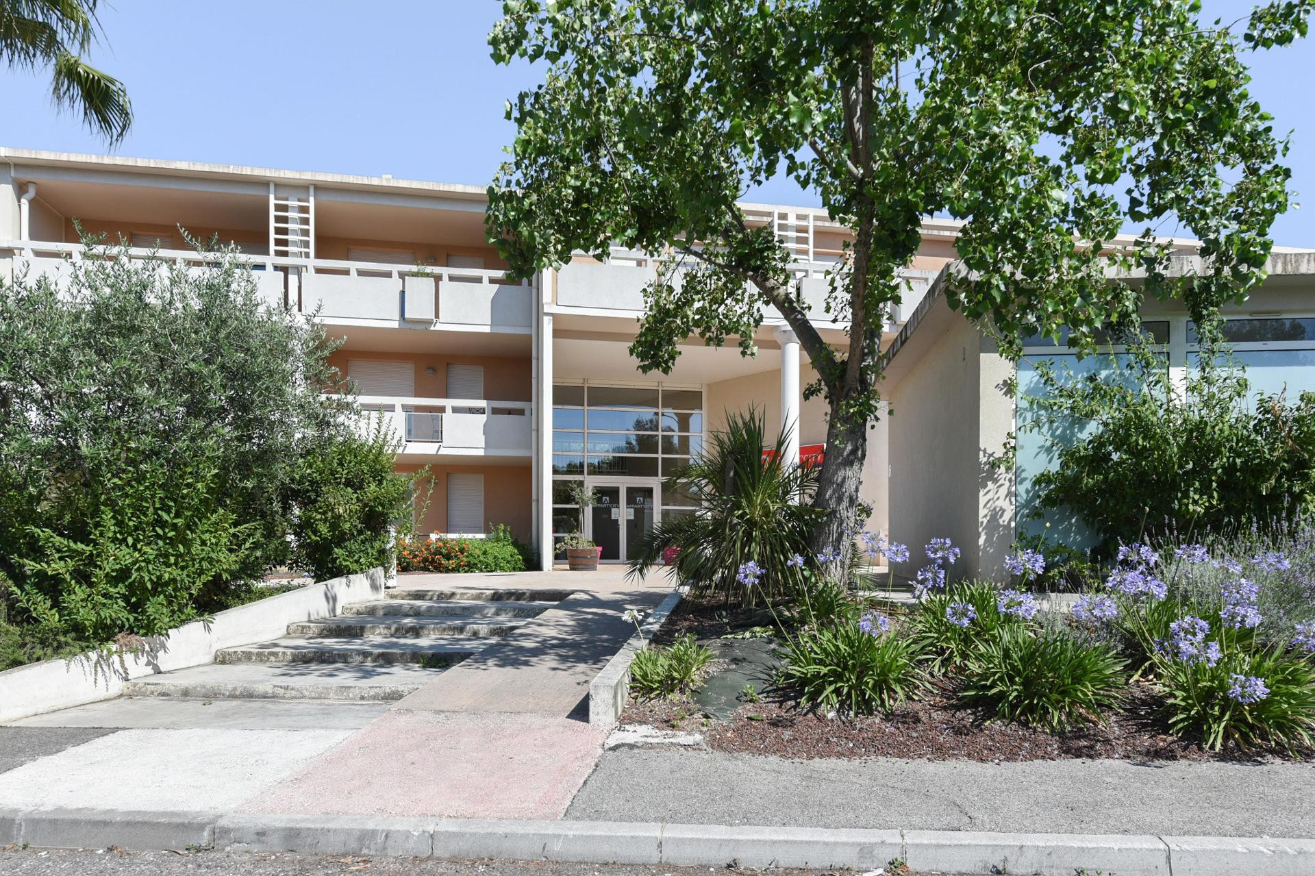 Vista Exterior Comfort Aparthotel Six-Fours