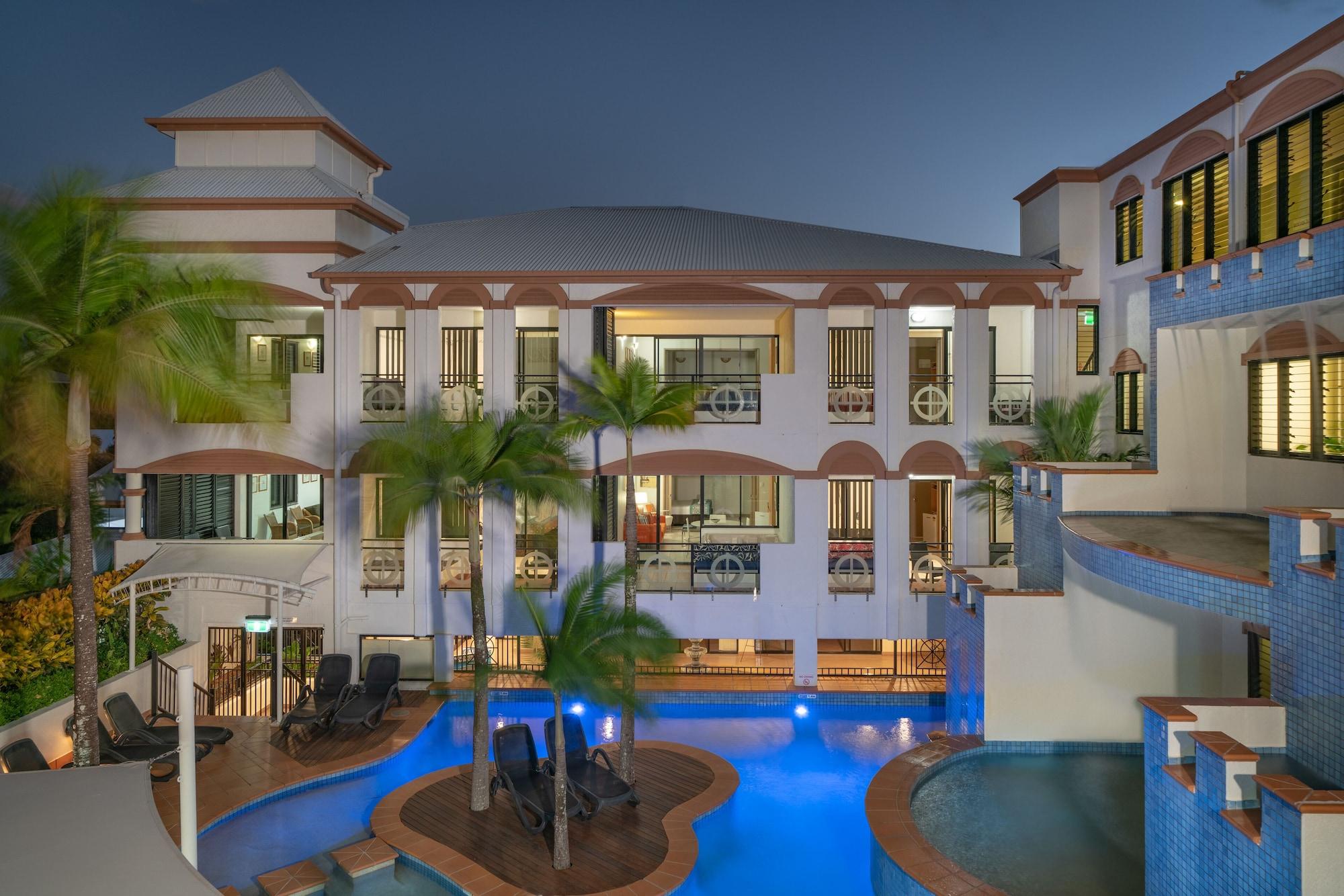 Varios Regal Port Douglas