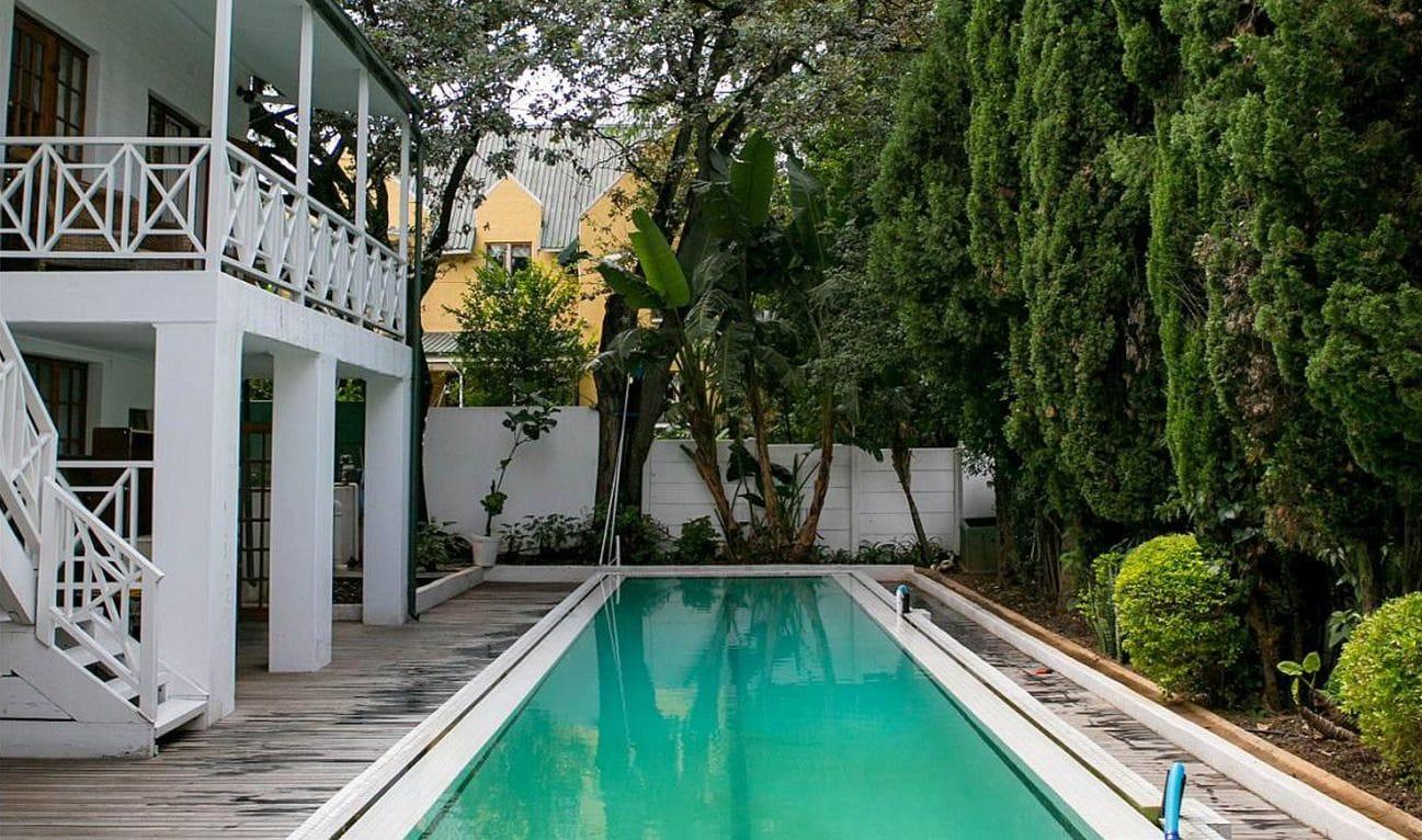 Varios Sandton Farmhouse