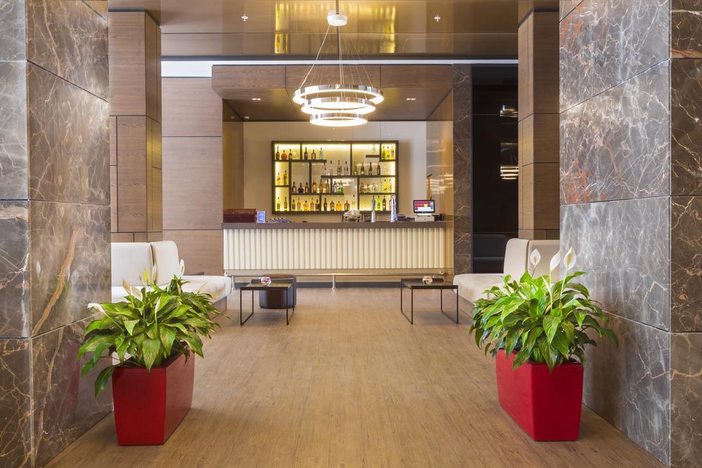 Bar/Salón Mövenpick Winter Park Baku