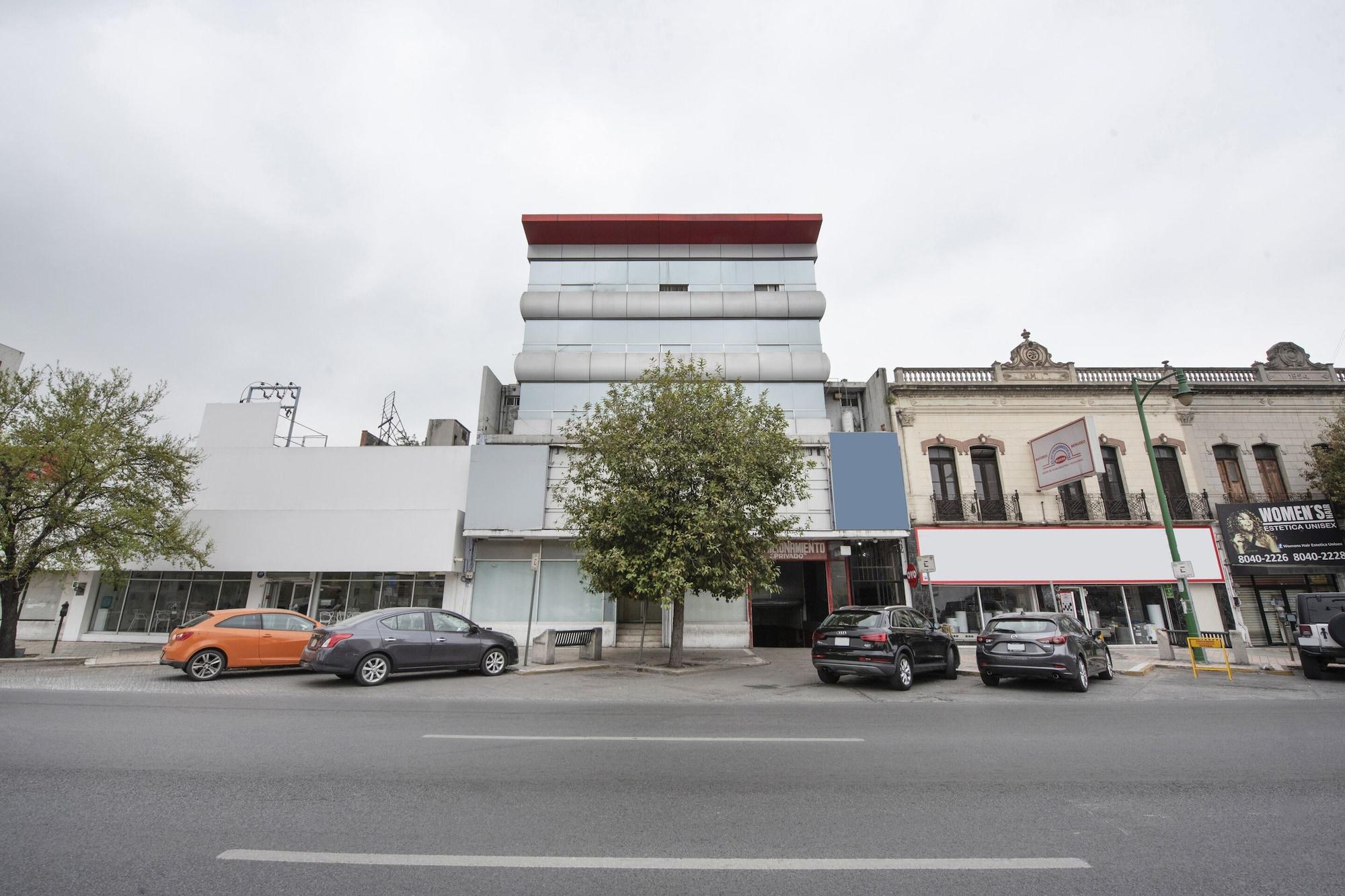 Vista Exterior Unidades Privadas con AC-TV-WiFi y Estacionamiento en Centro de MTY