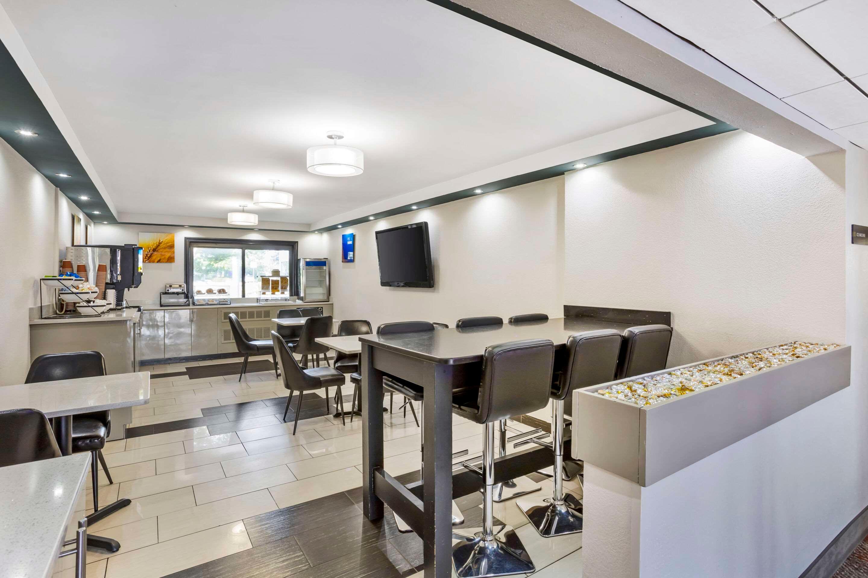 Restaurant Comfort Inn Edgewater on Hudson River