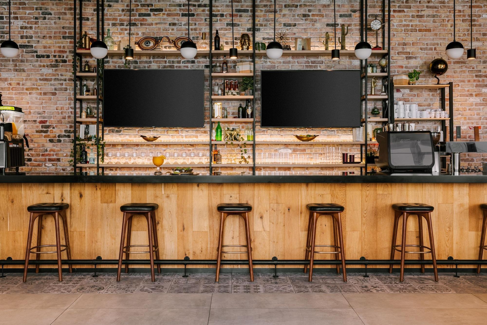Bar/Salón Sonder at Riverwalk