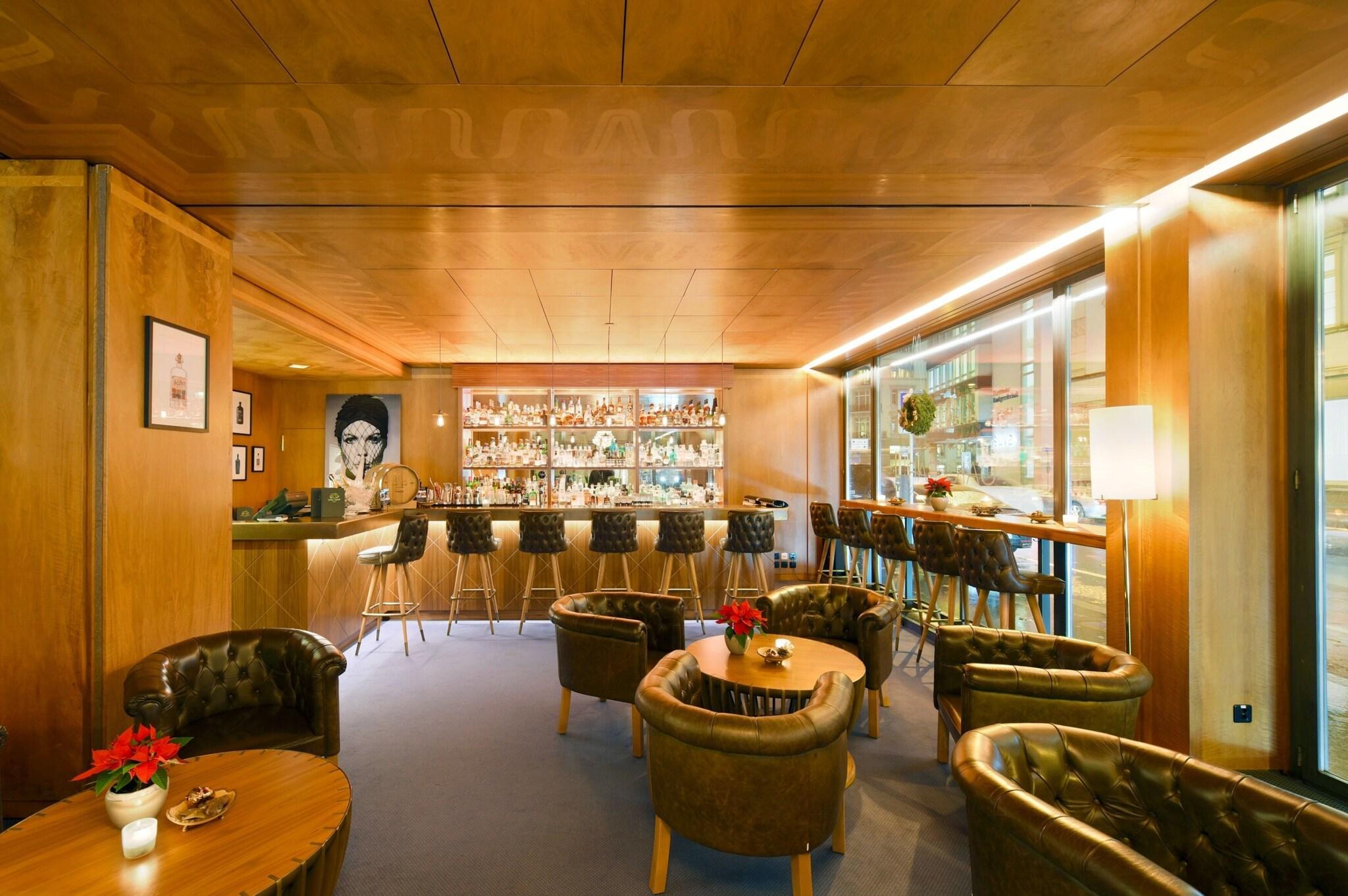 Bar/Salón Glärnischhof by Trinity