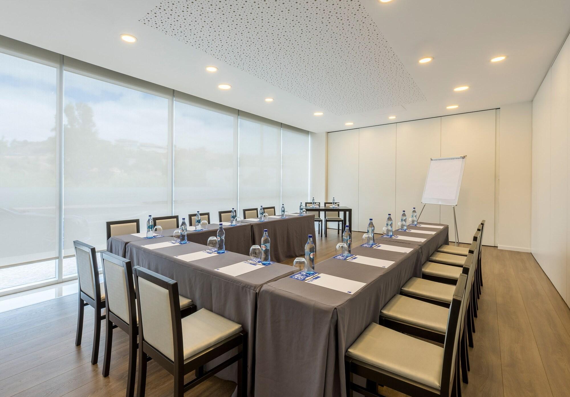Sala de Reuniones TRYP by Wyndham Leiria