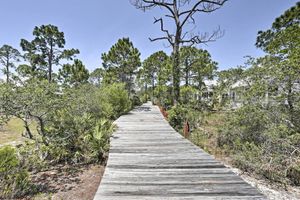 Alquiler Vacacional - Port St Joe Beach House w/ Pool Access!