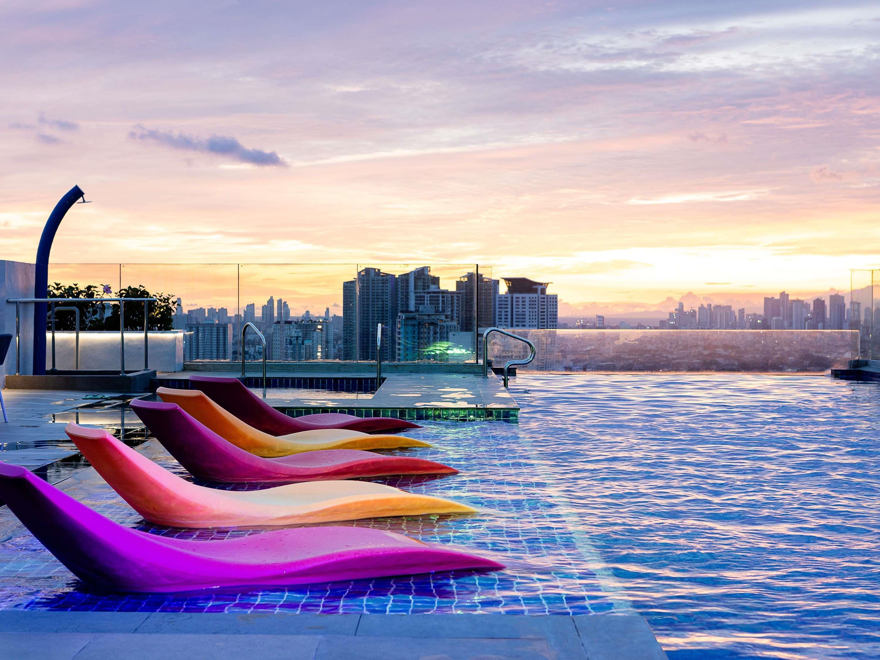 Vista Piscina Ibis Styles Manila Araneta City