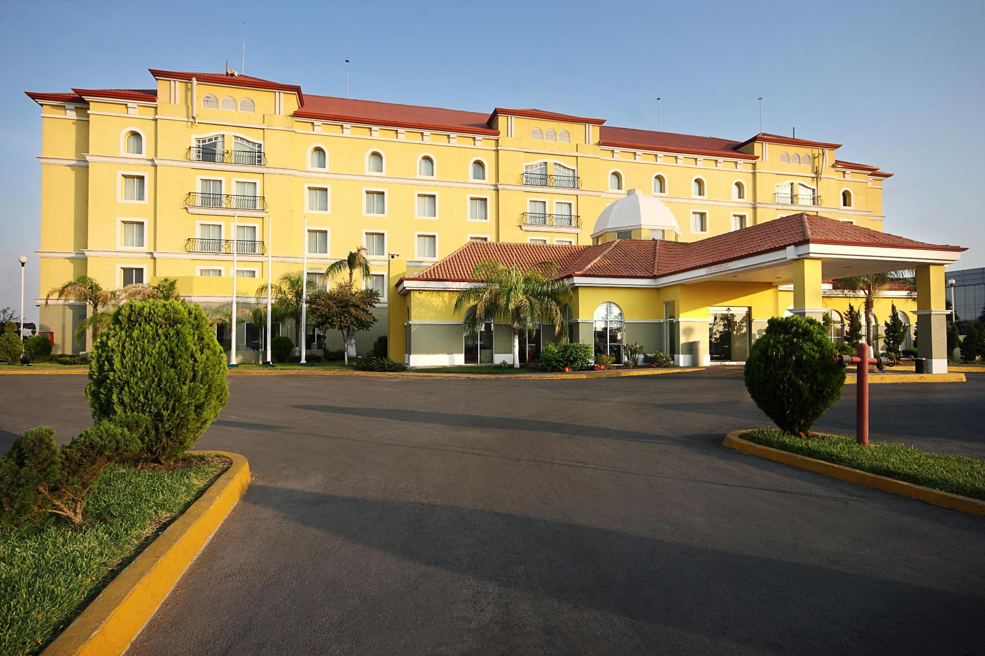 Vista Exterior Fiesta Inn Express Nuevo Laredo