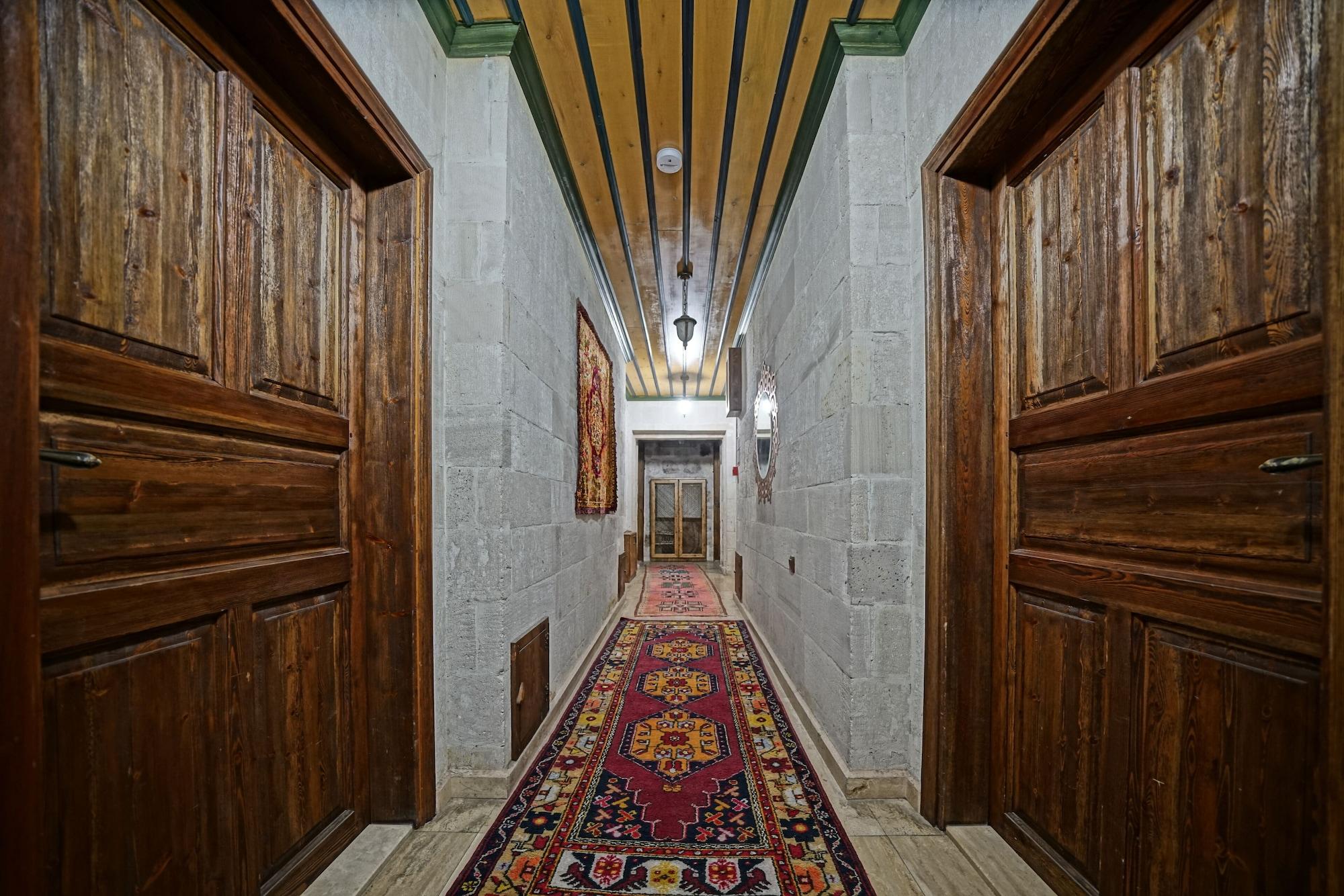 Varios Alaturca House