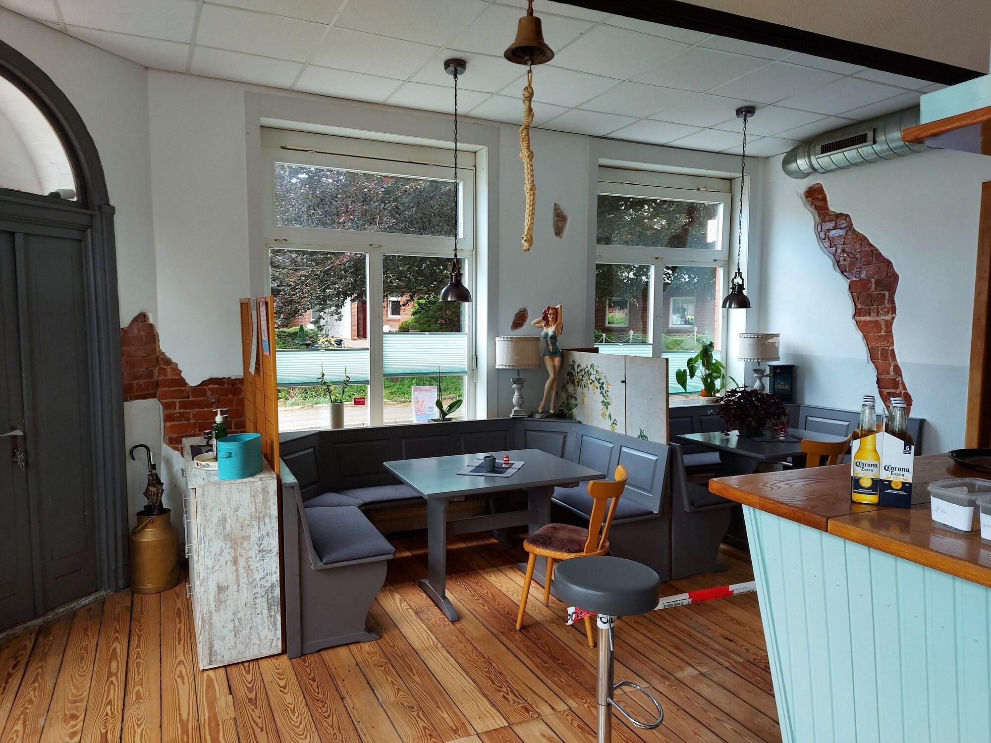 Bar/Salón Kommodich