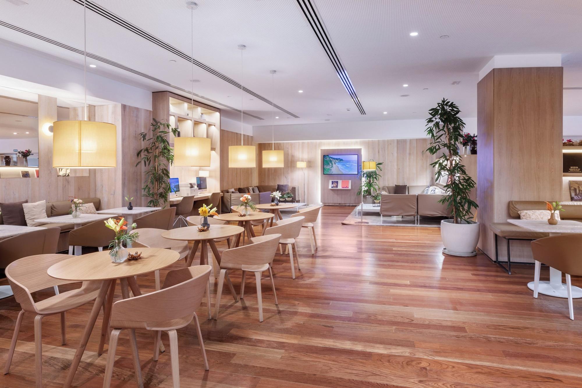 Bar/lounge The Level at Melia Sevilla