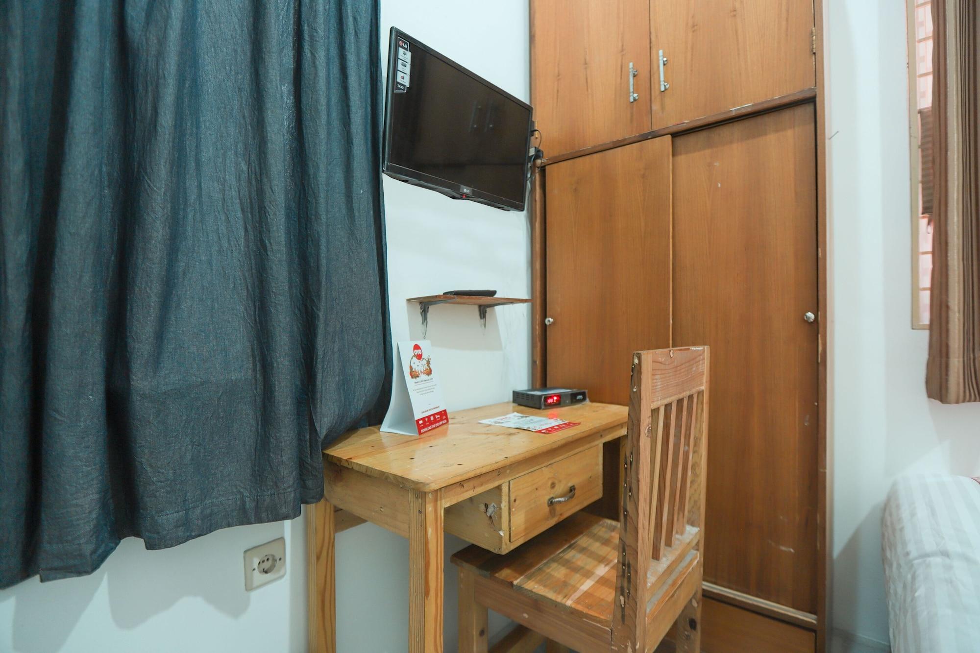 Set de Habitación OYO 150 Harmoni Residence