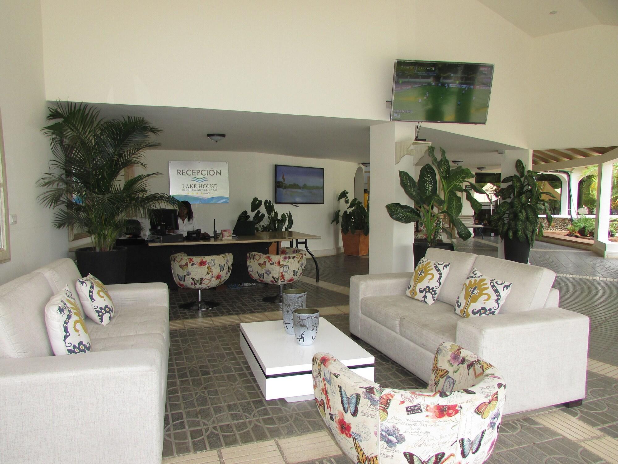 Vista Lobby Lake House Resort