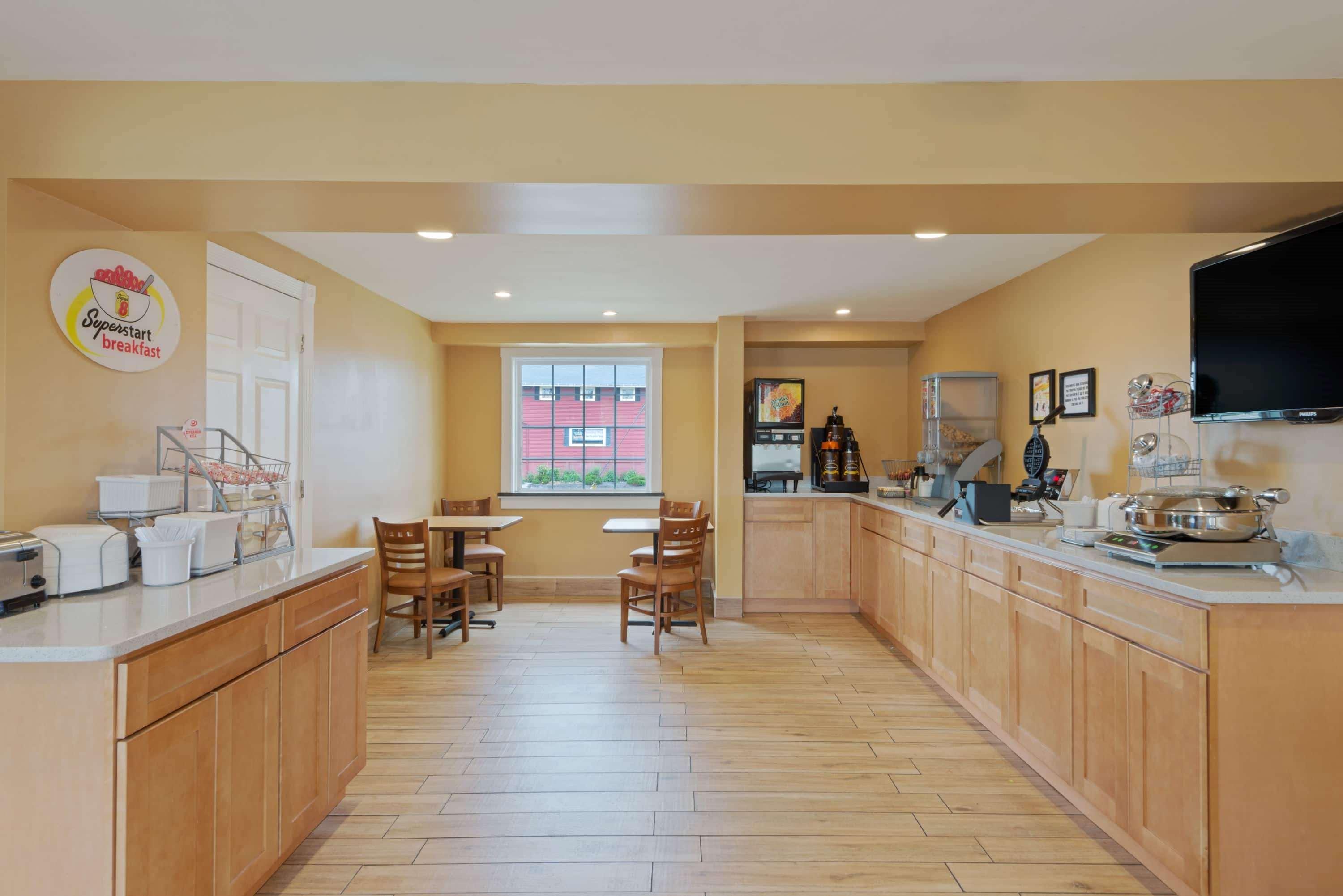 Restaurant Super 8 by Wyndham Sturbridge