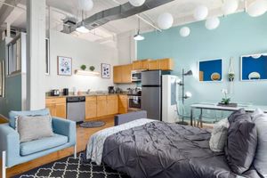 Alquiler Vacacional - Loft Living in the Trendy Warehouse District