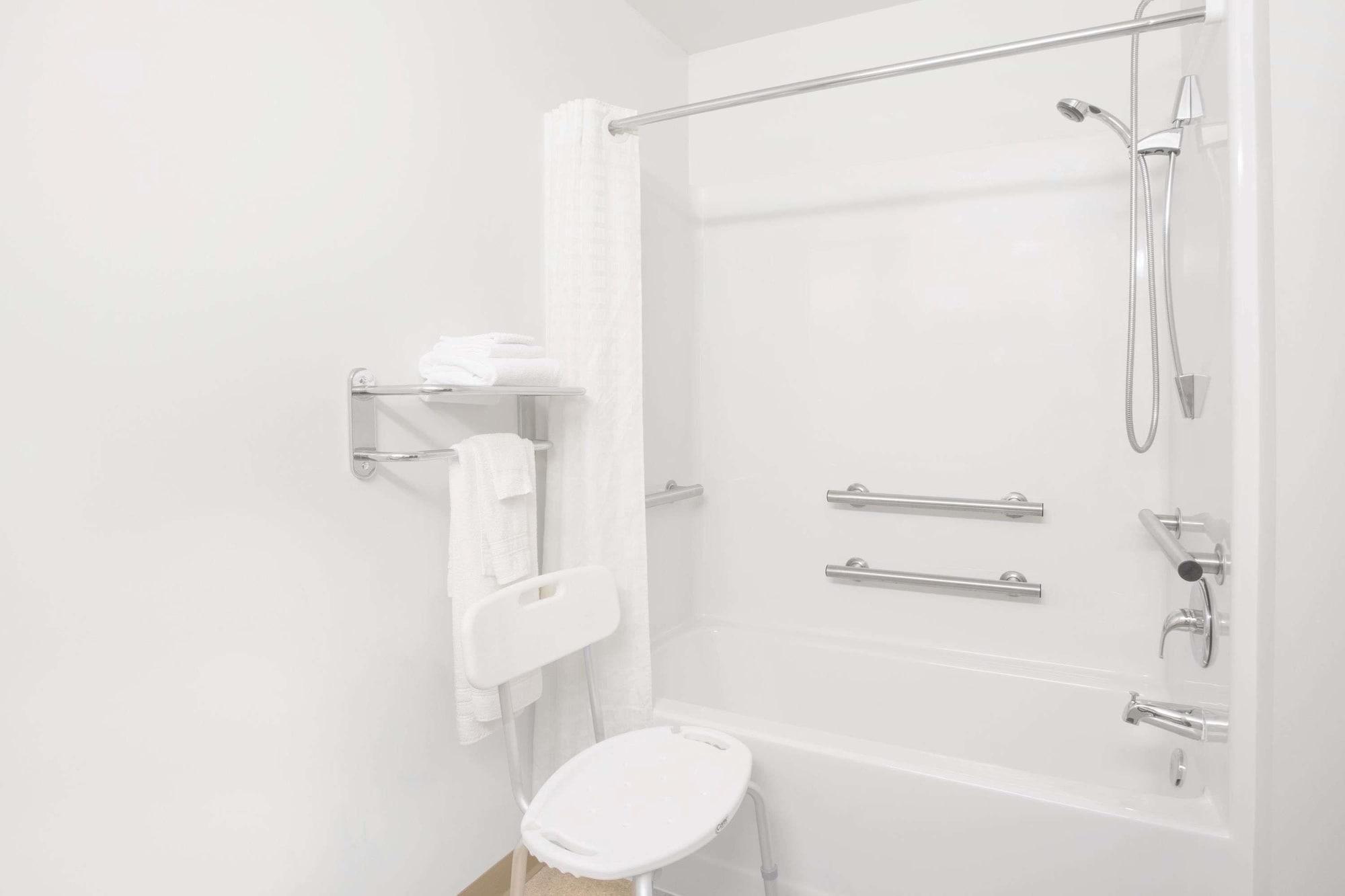 Equipamiento de Habitación Microtel Inn & Suites by Wyndham Gassaway/Sutton