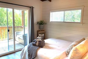 Alquiler Vacacional - Fully Remodeled Private Wine Country Bungalow! Sunny Treetop Views, Luxury Beds