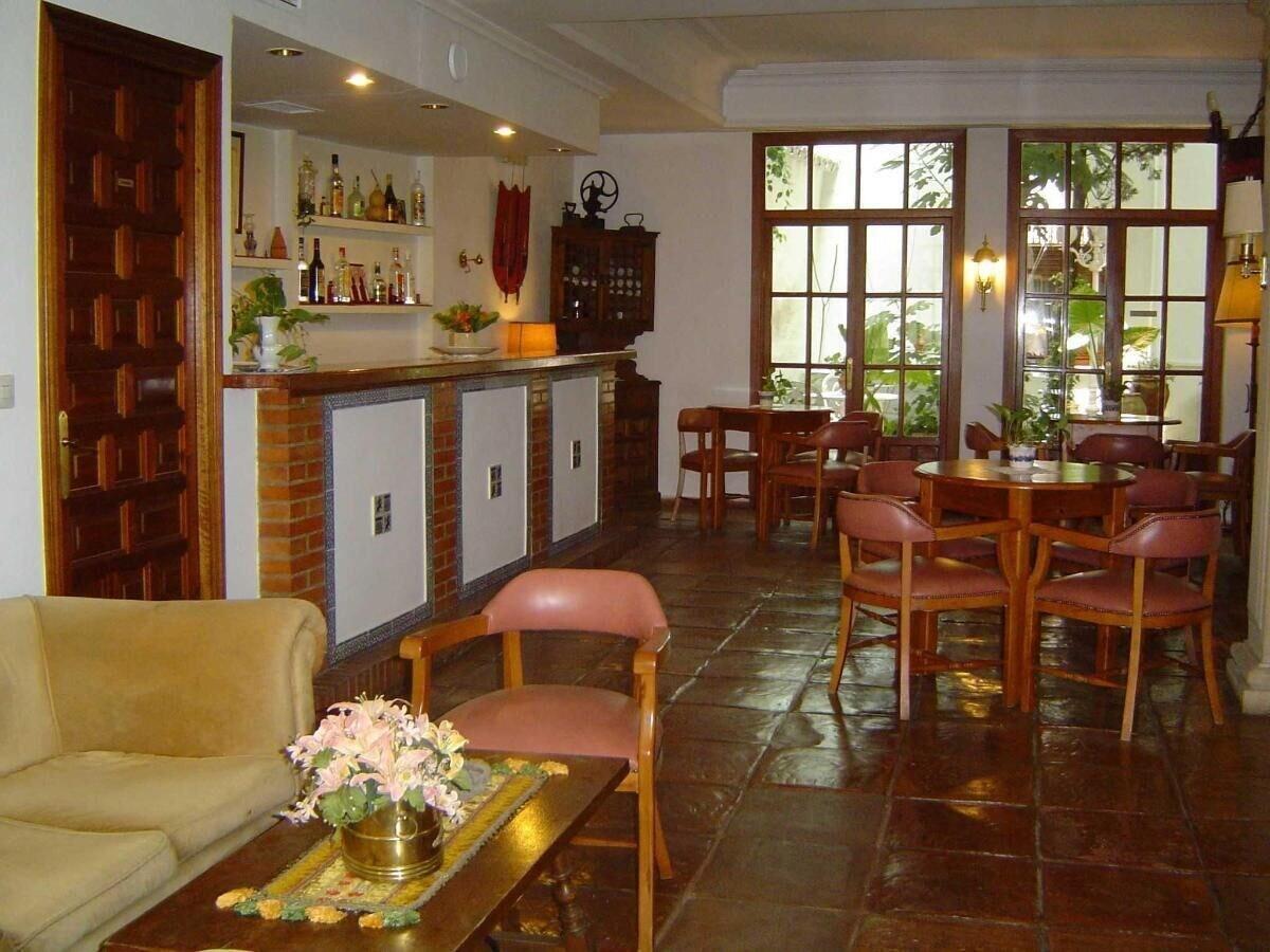 Bar/Salón Hotel Albucasis