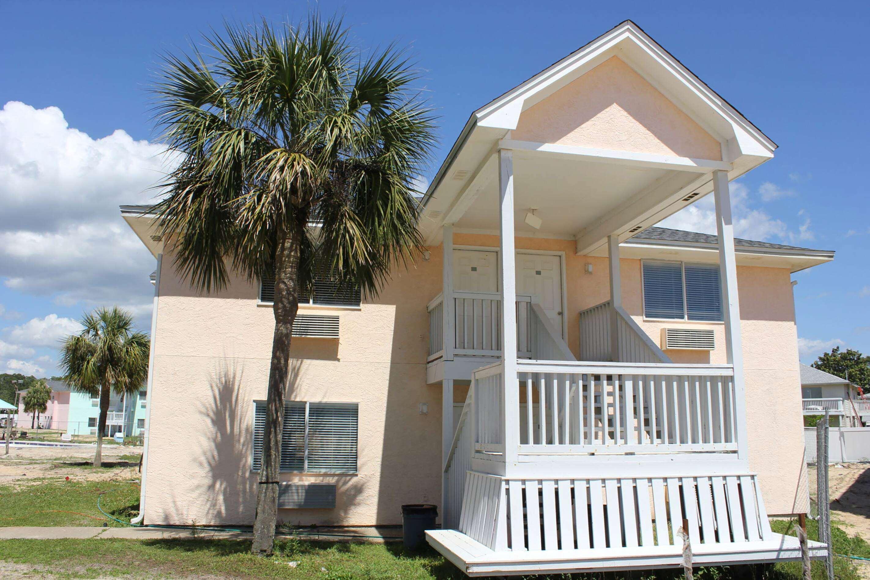 Vista Exterior Travelodge by Wyndham Panama City Beach/Beachfront