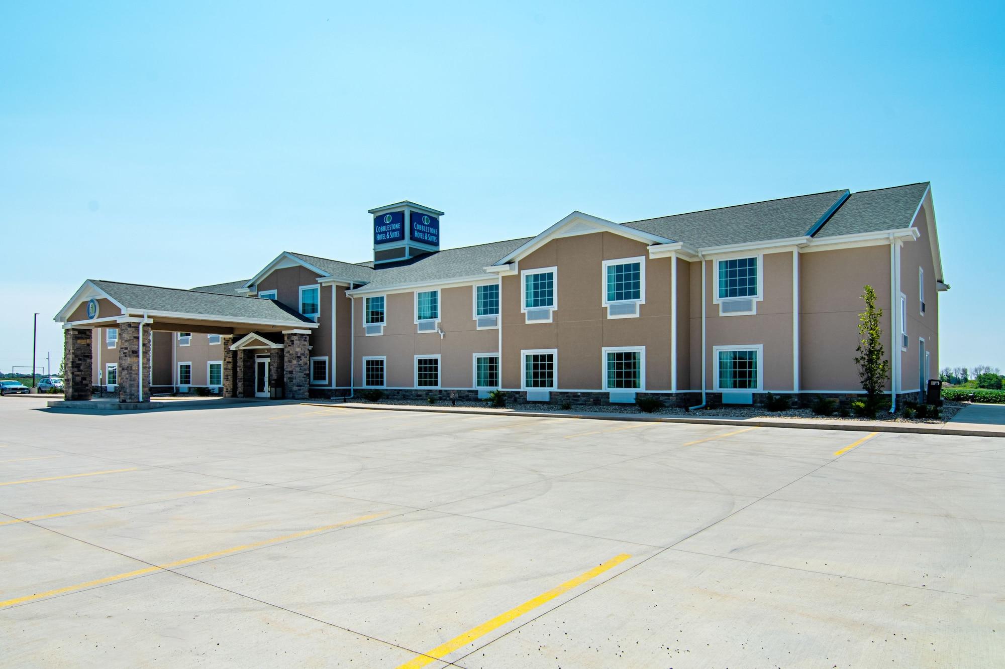 Vista Exterior Cobblestone Hotel & Suites - Paxton