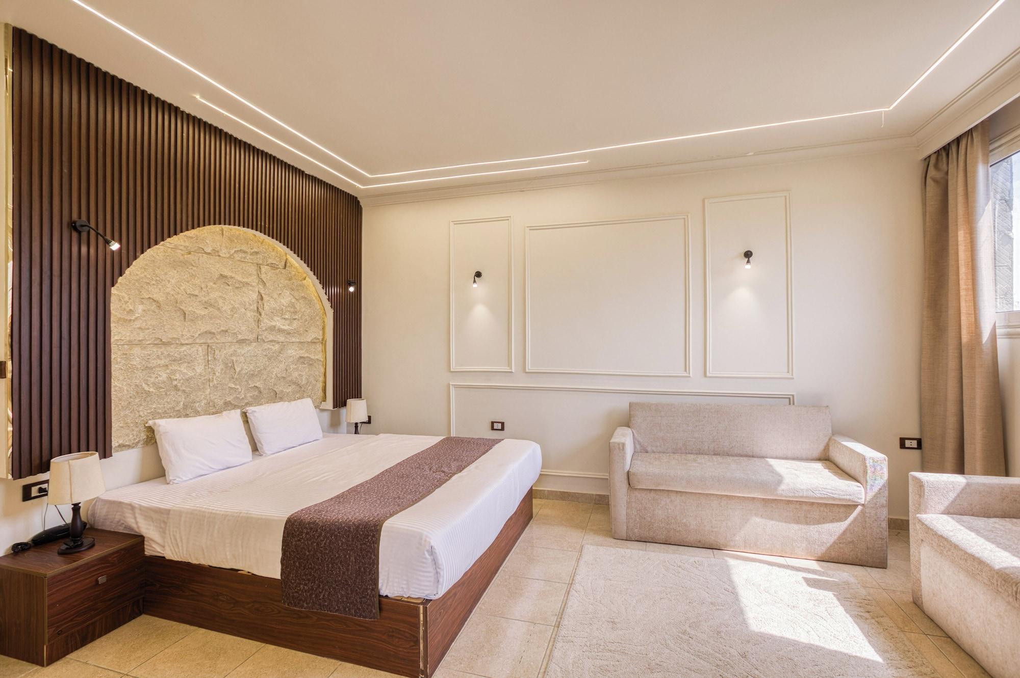 Varios King Cheops Inn