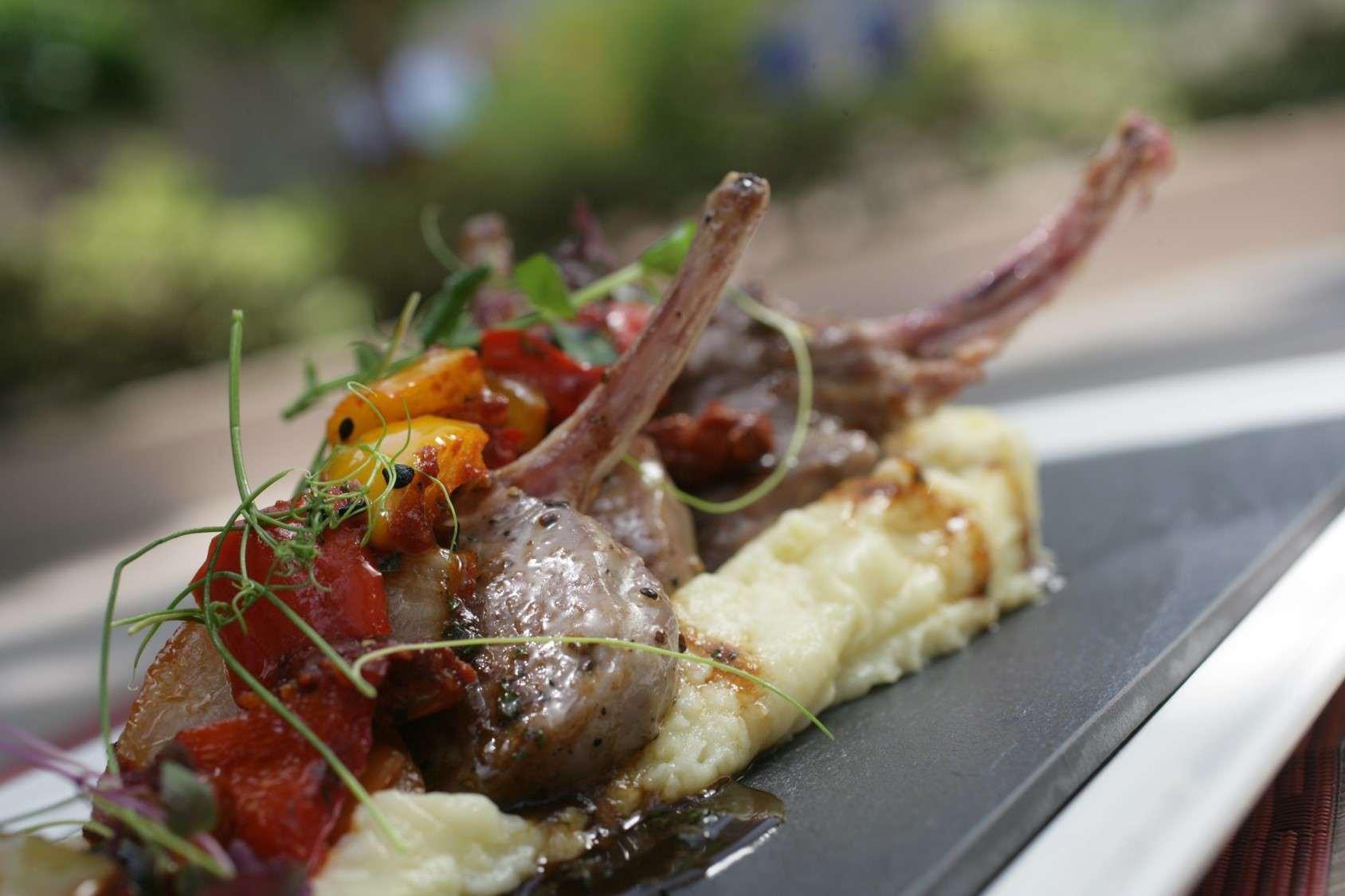Restaurant Ramada by Wyndham Downtown Dubai