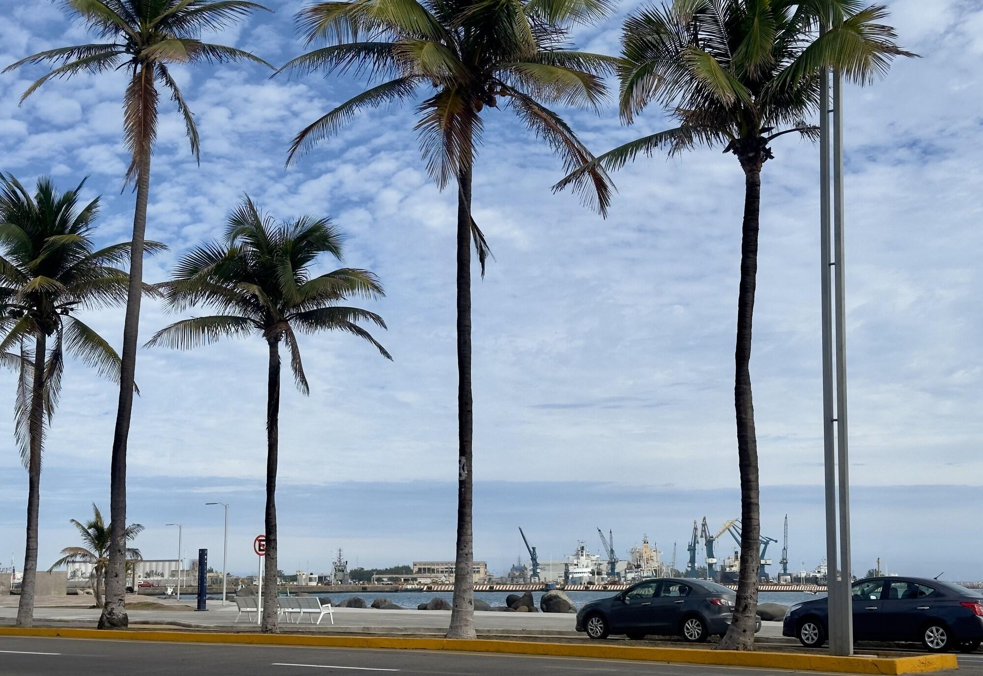 Varios Suites Brisa Marina - Playa Regatas y Malecón
