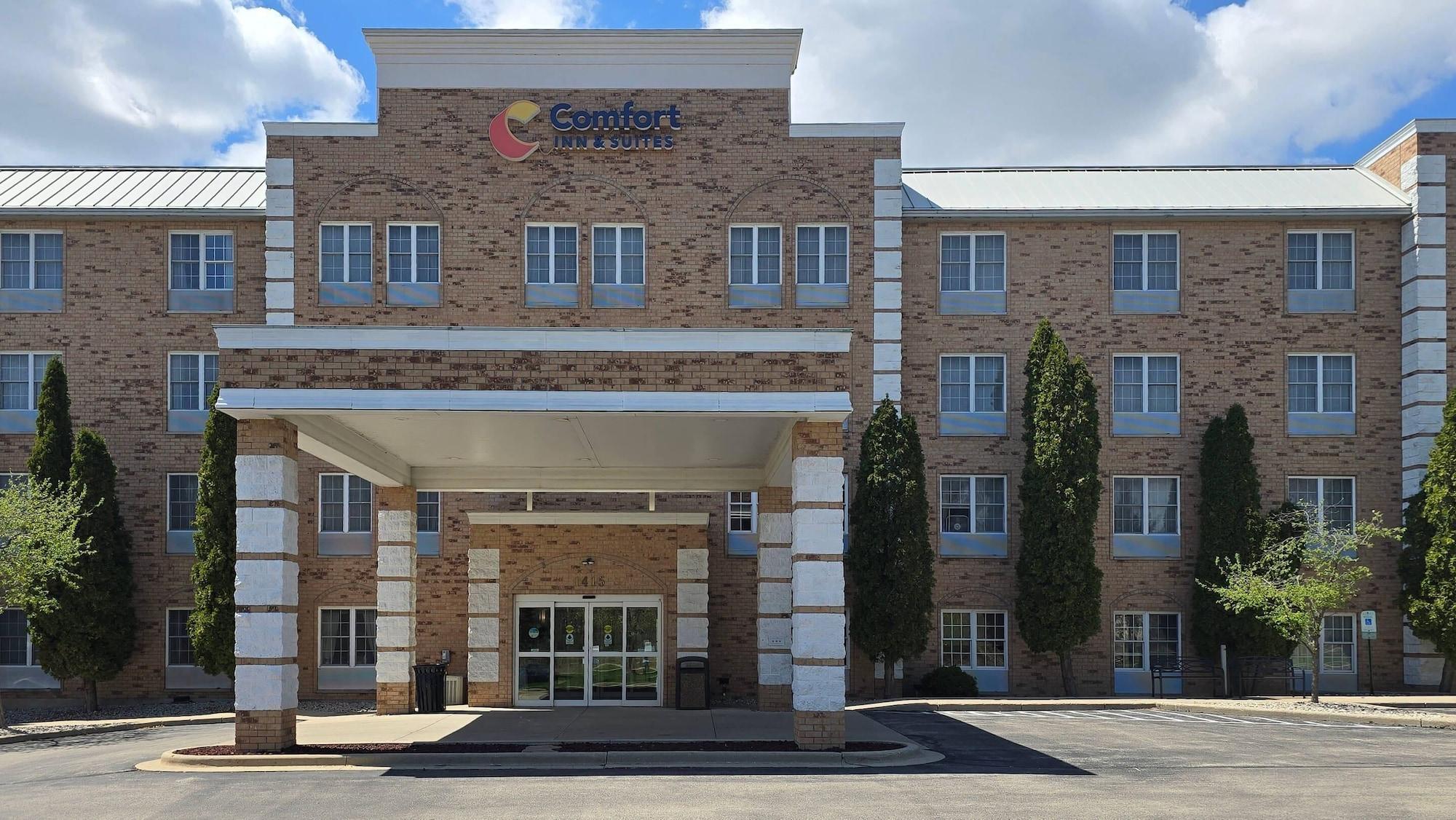 Vista Exterior Comfort Inn & Suites Grafton - Cedarburg