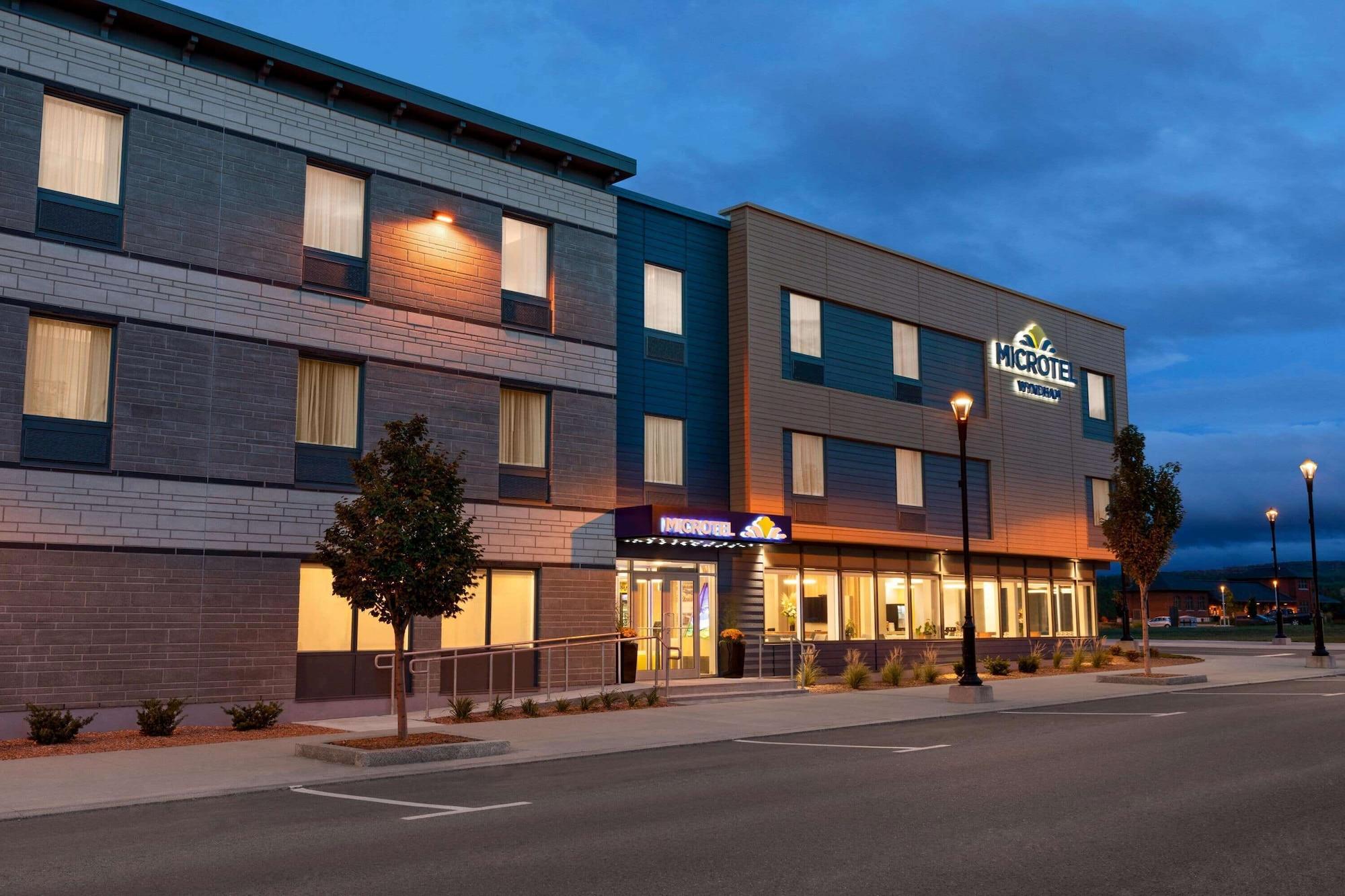 Vista Exterior Microtel Inn & Suites by Wyndham Lac-Megantic