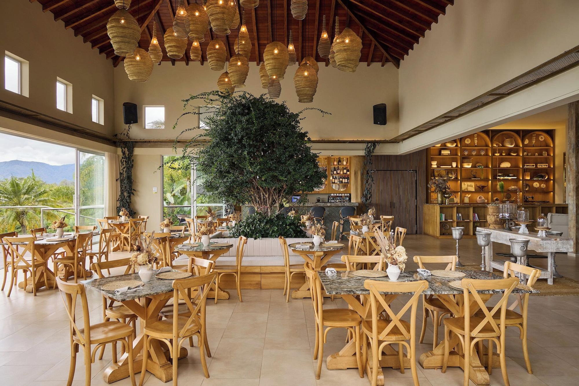Restaurant Tau House